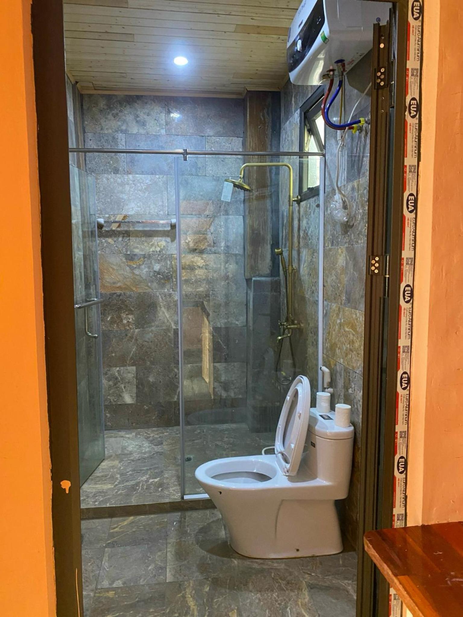 Family Room with Bathroom photo 2