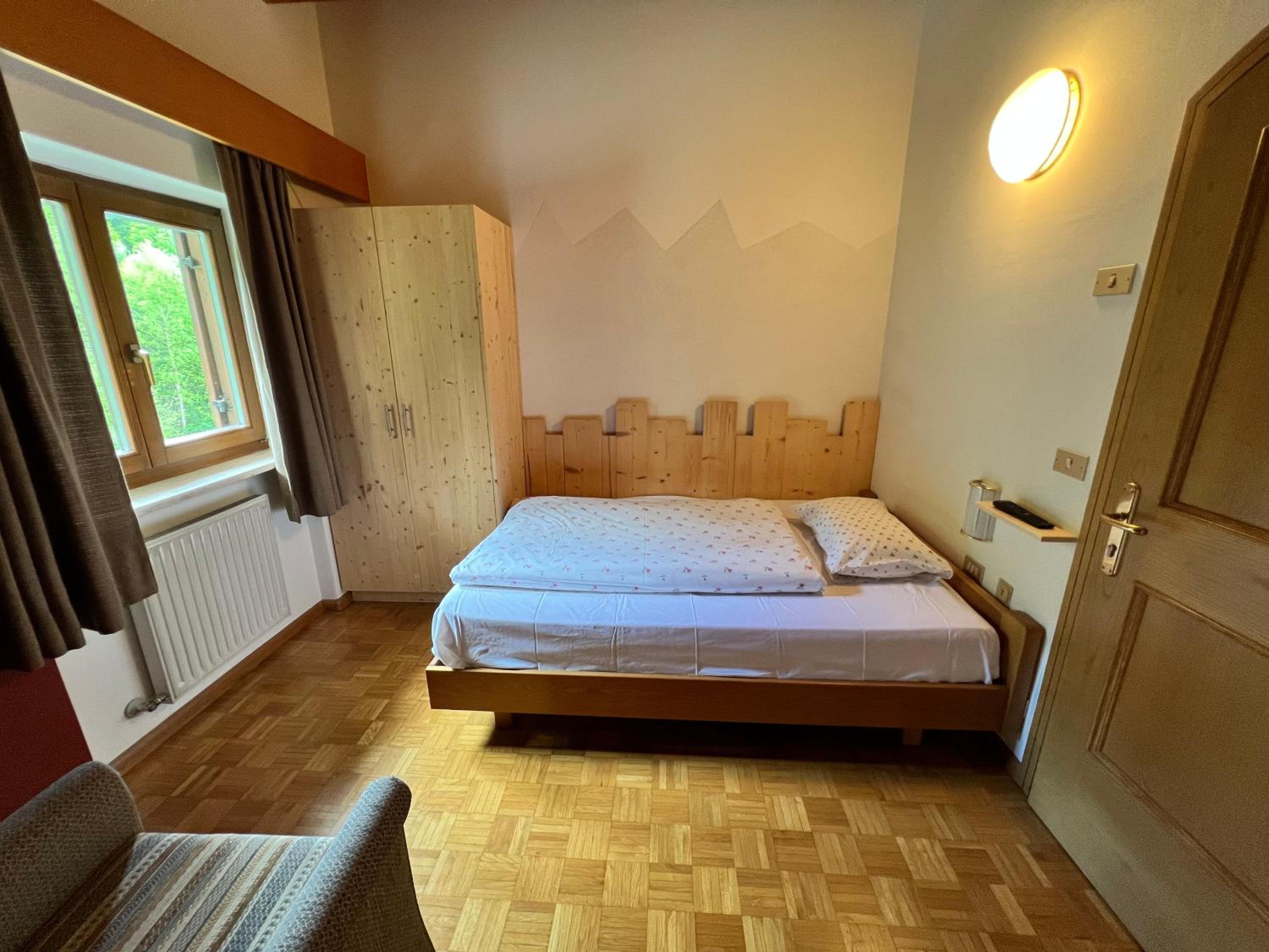 Single Room with Mountain View
