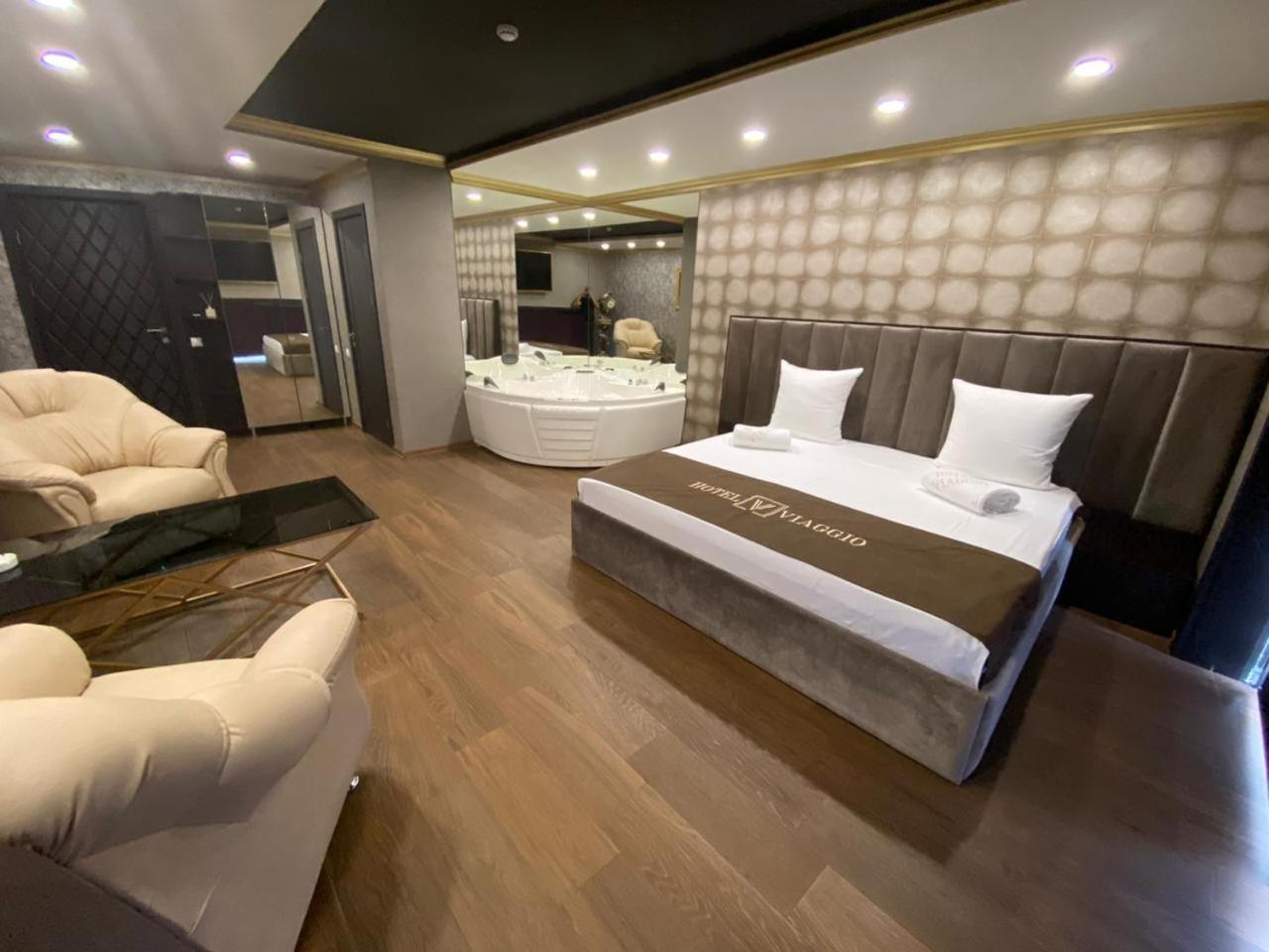 Queen Room With Spa Bath