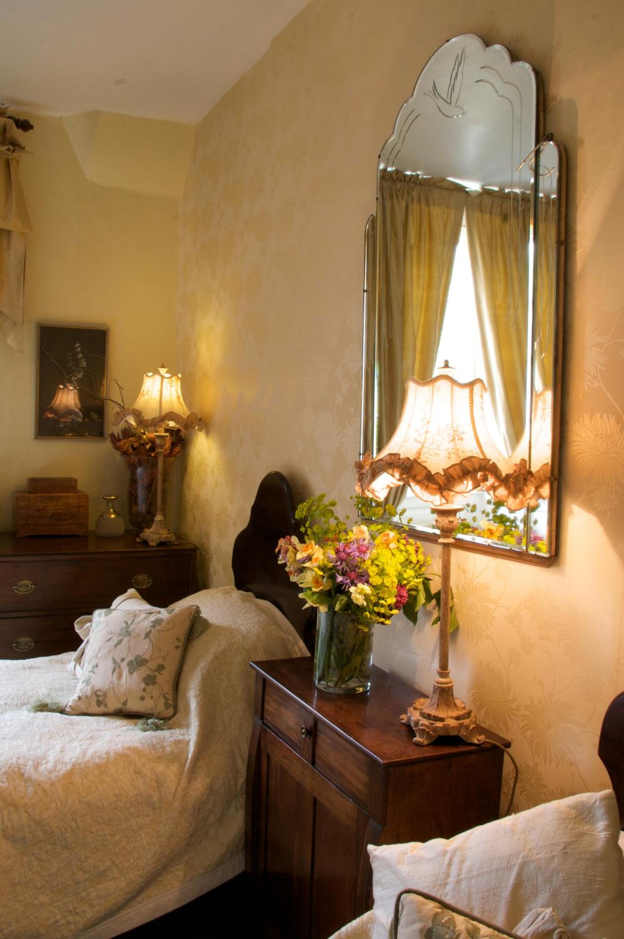 Twin Room with Private Bathroom photo 2