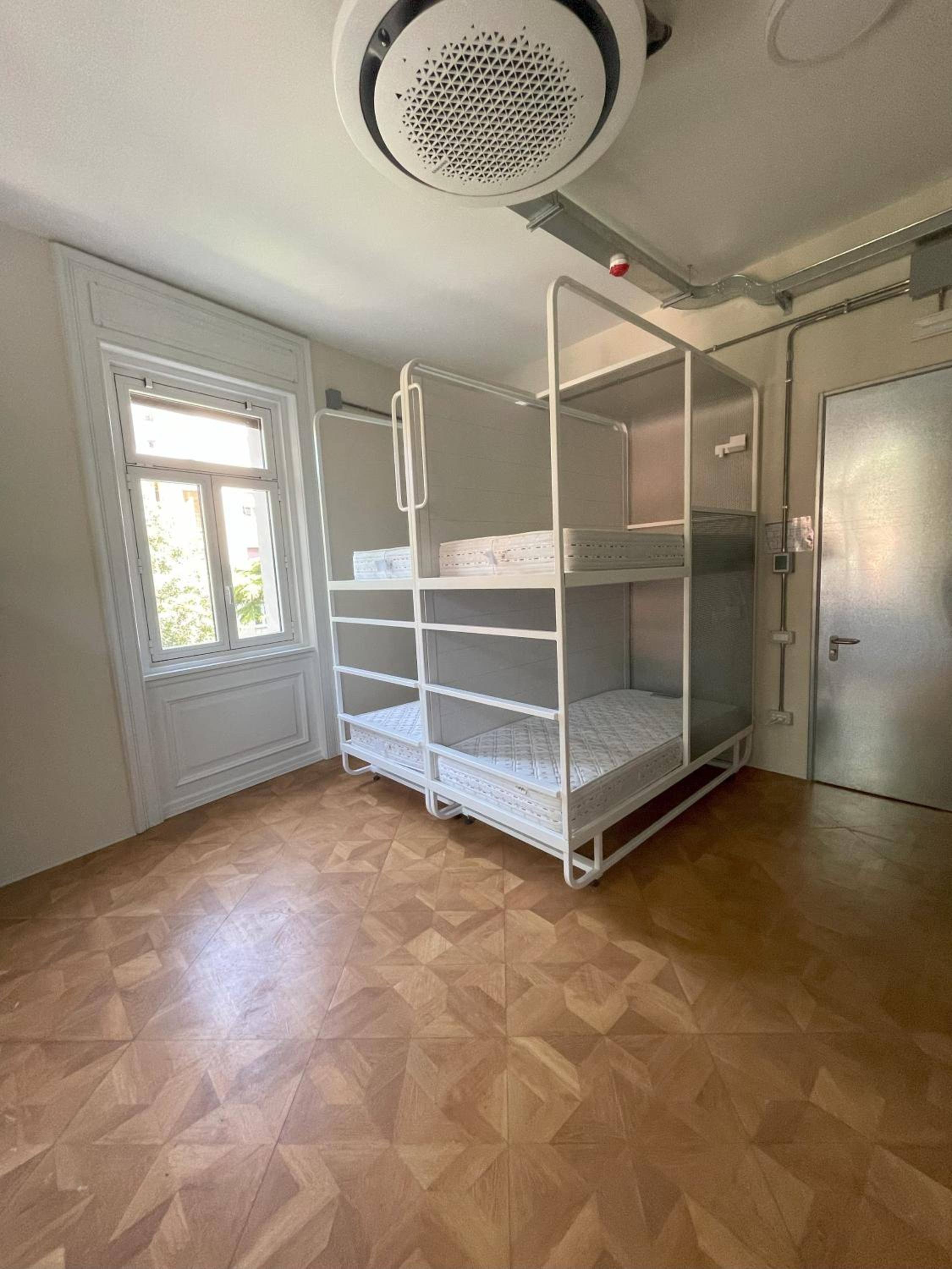 Bed in 4-Bed Female Dormitory Room photo 3