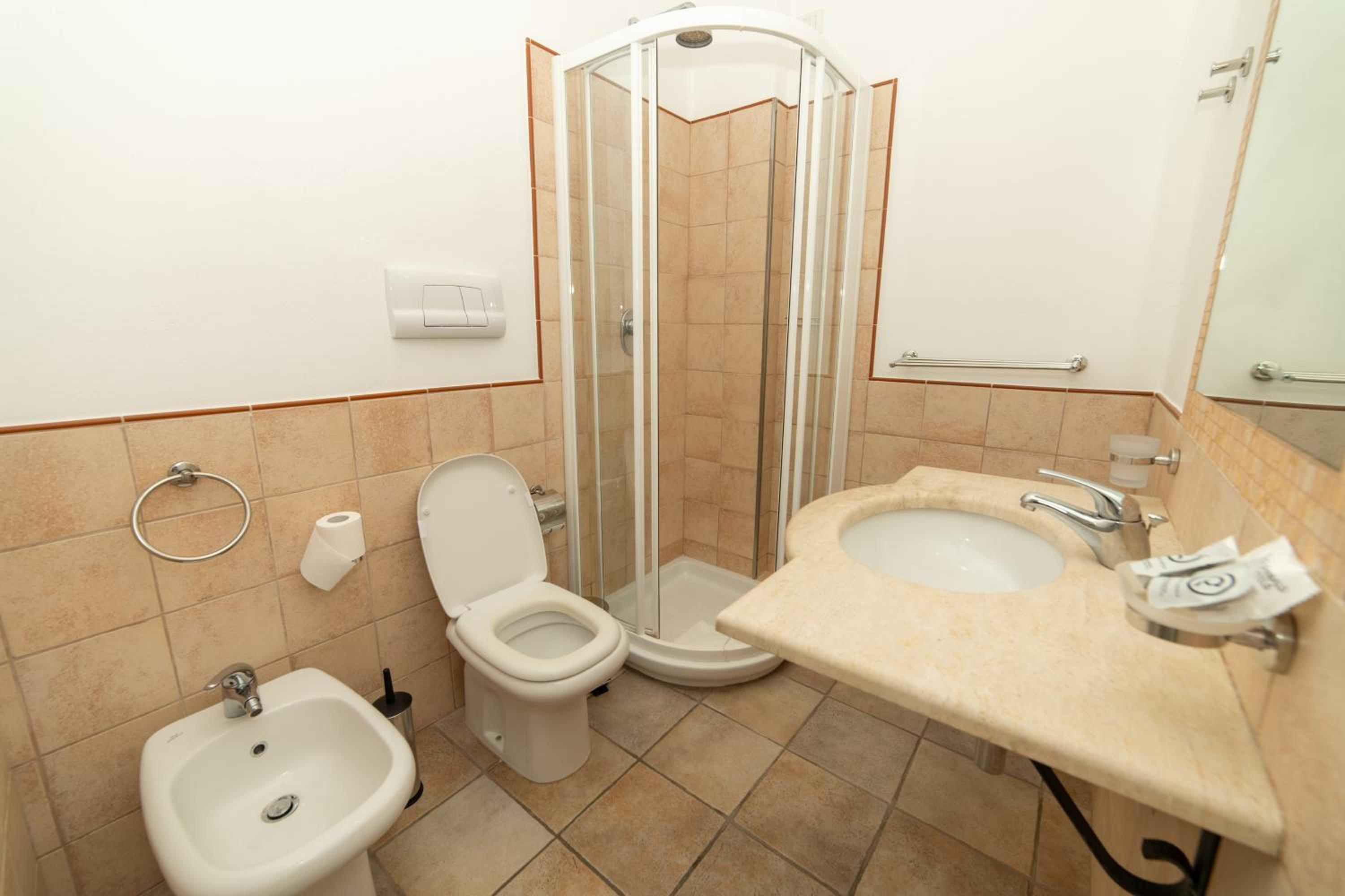 Standard Double or Twin Room photo 3