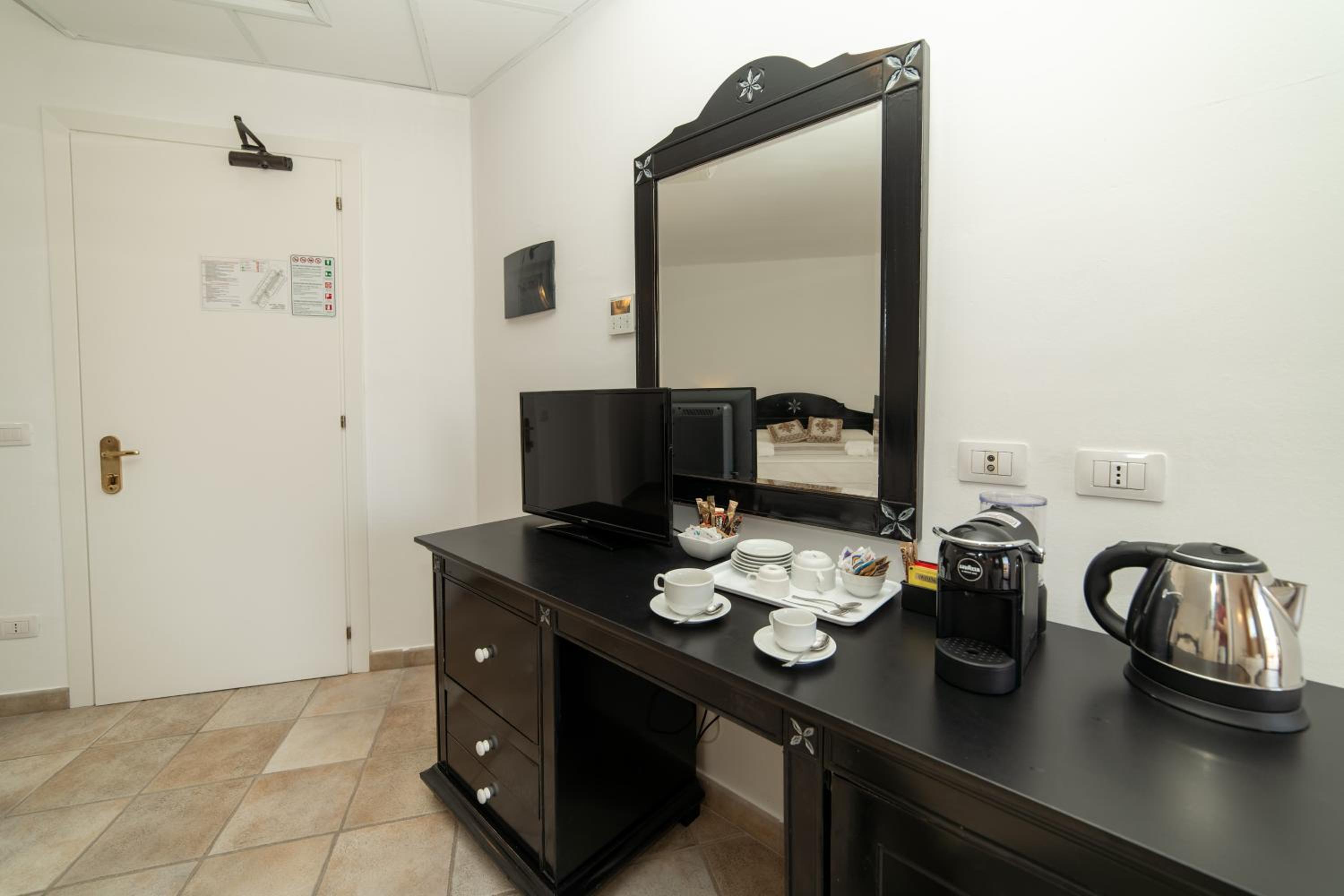 Junior Suite with Balcony photo 2