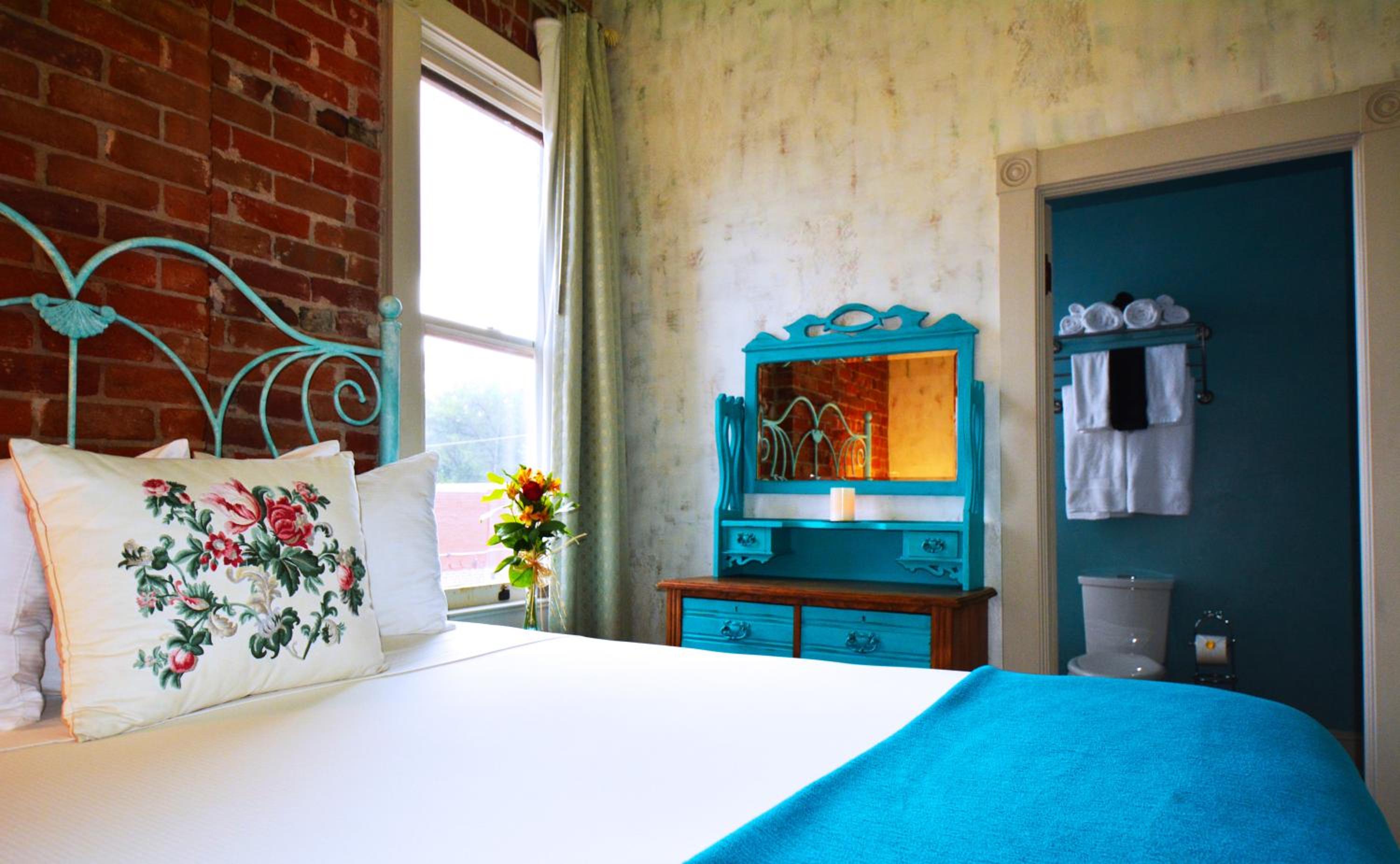 Standard Queen Room
