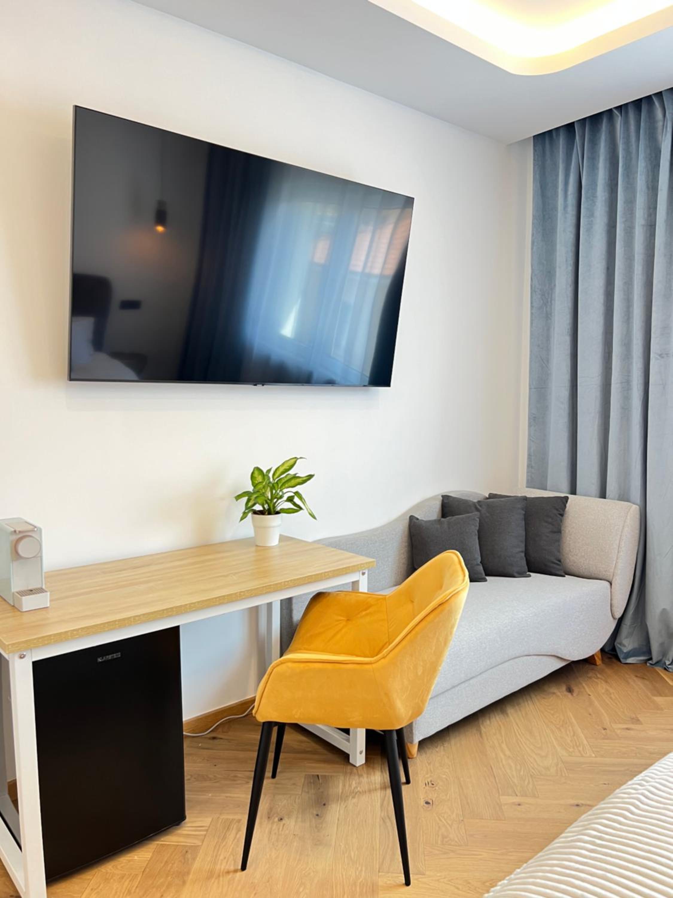 Studio Apartment with King Bed photo 2