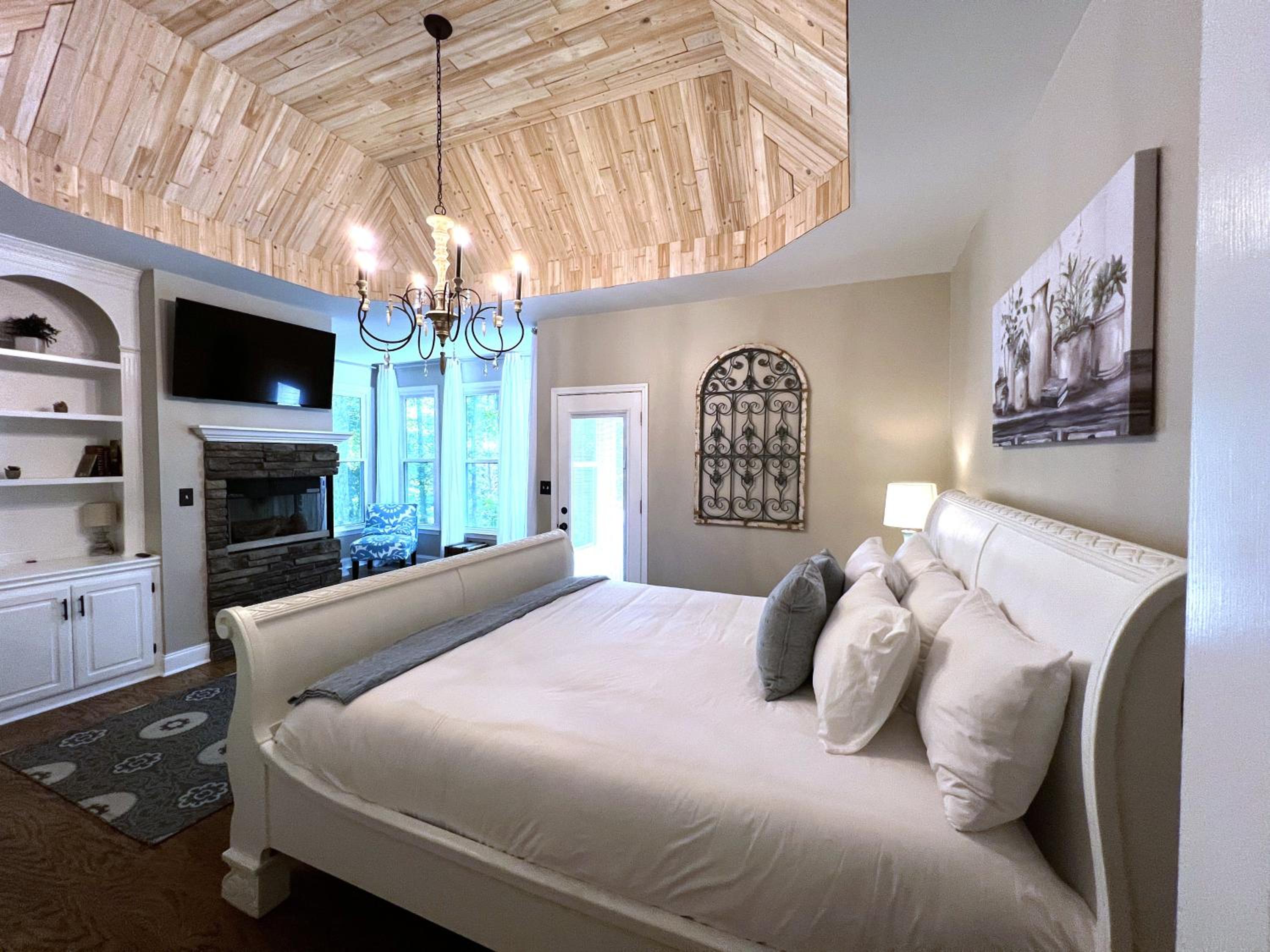 Five-Bedroom House photo 1