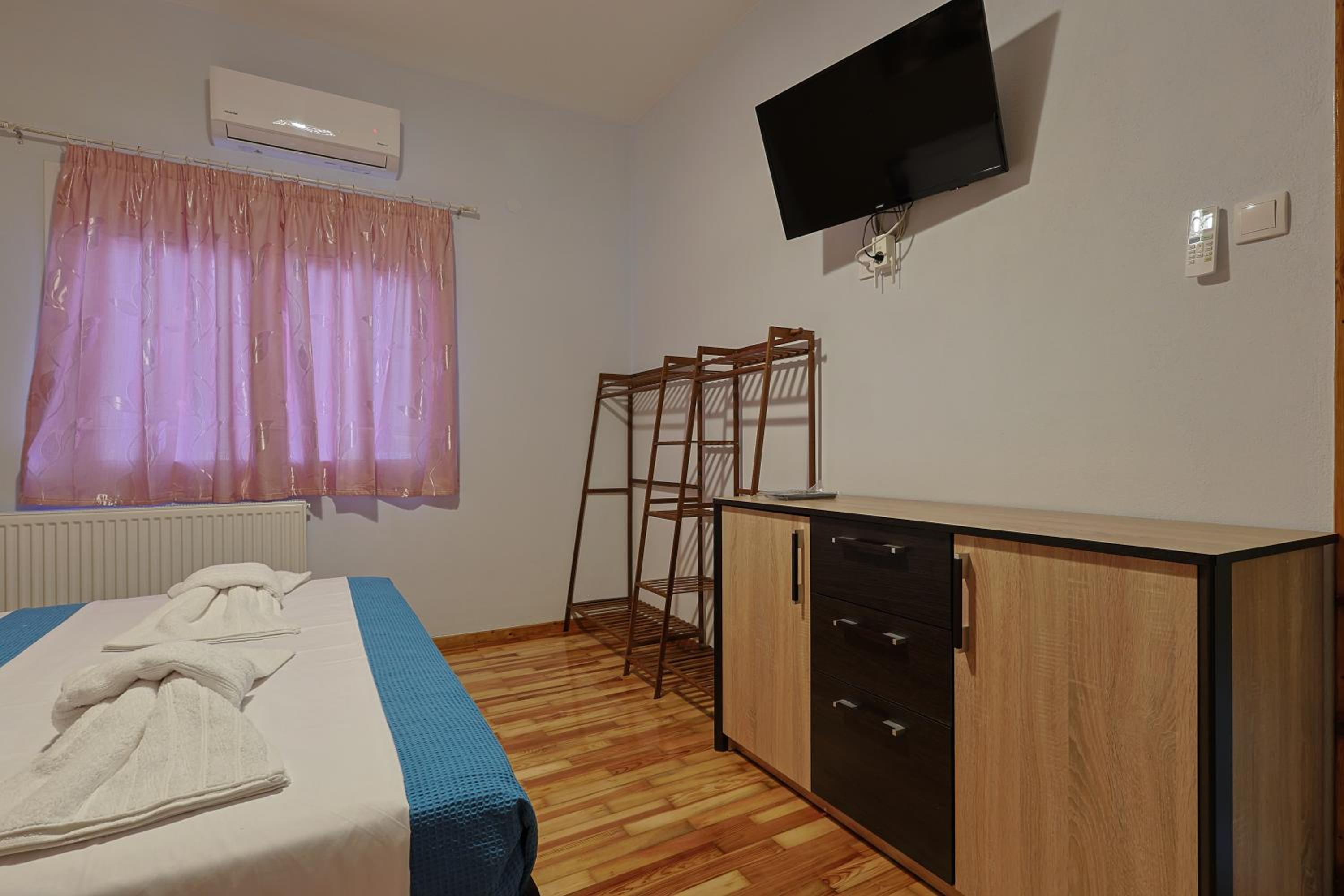 Four-Bedroom House photo 3