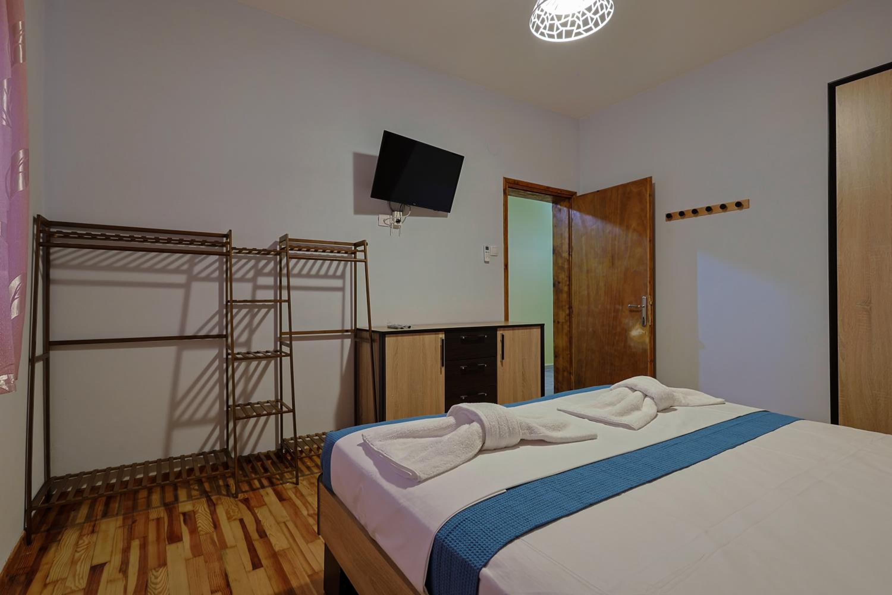 Four-Bedroom House photo 2