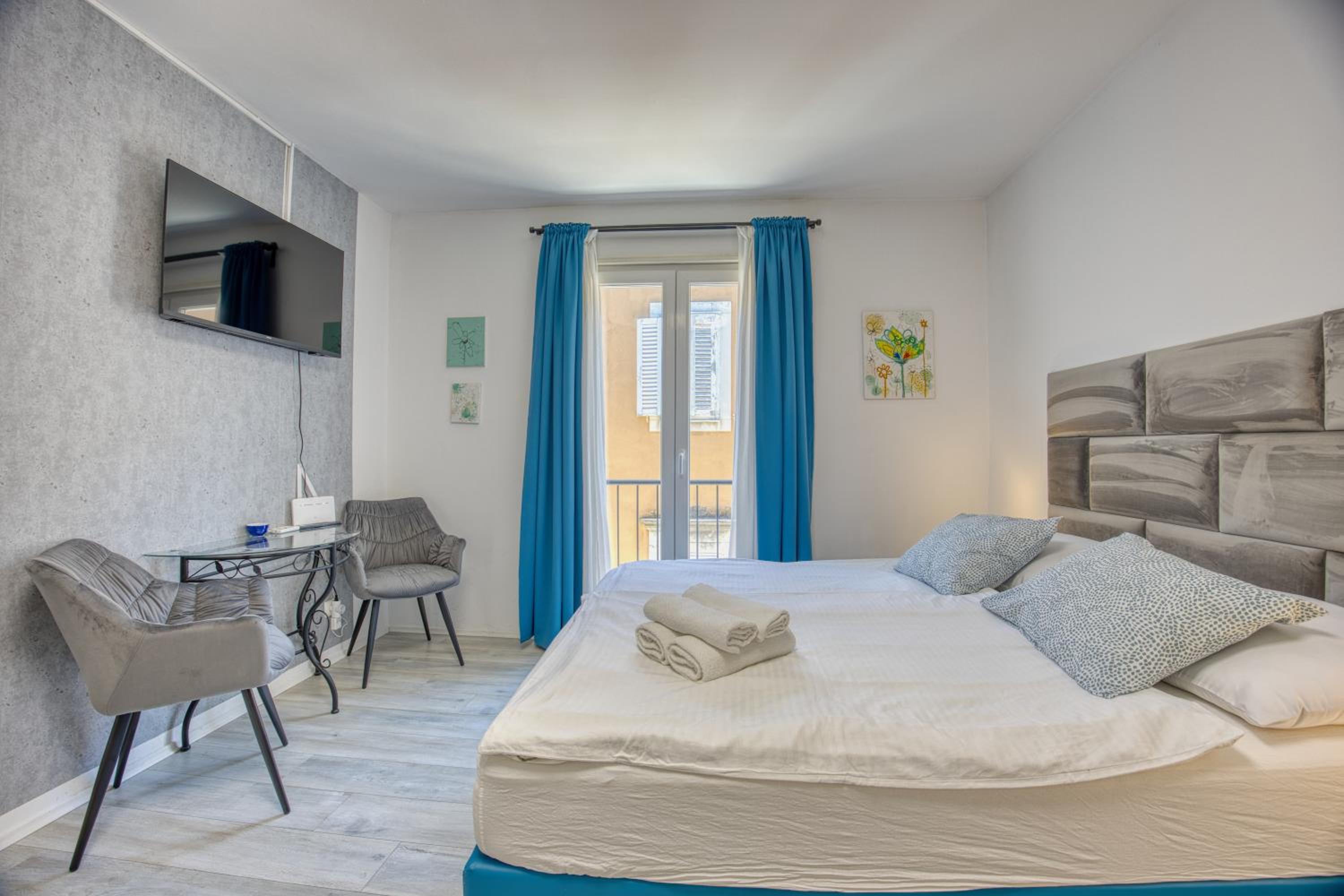 Studio Apartment with View - Photo 13