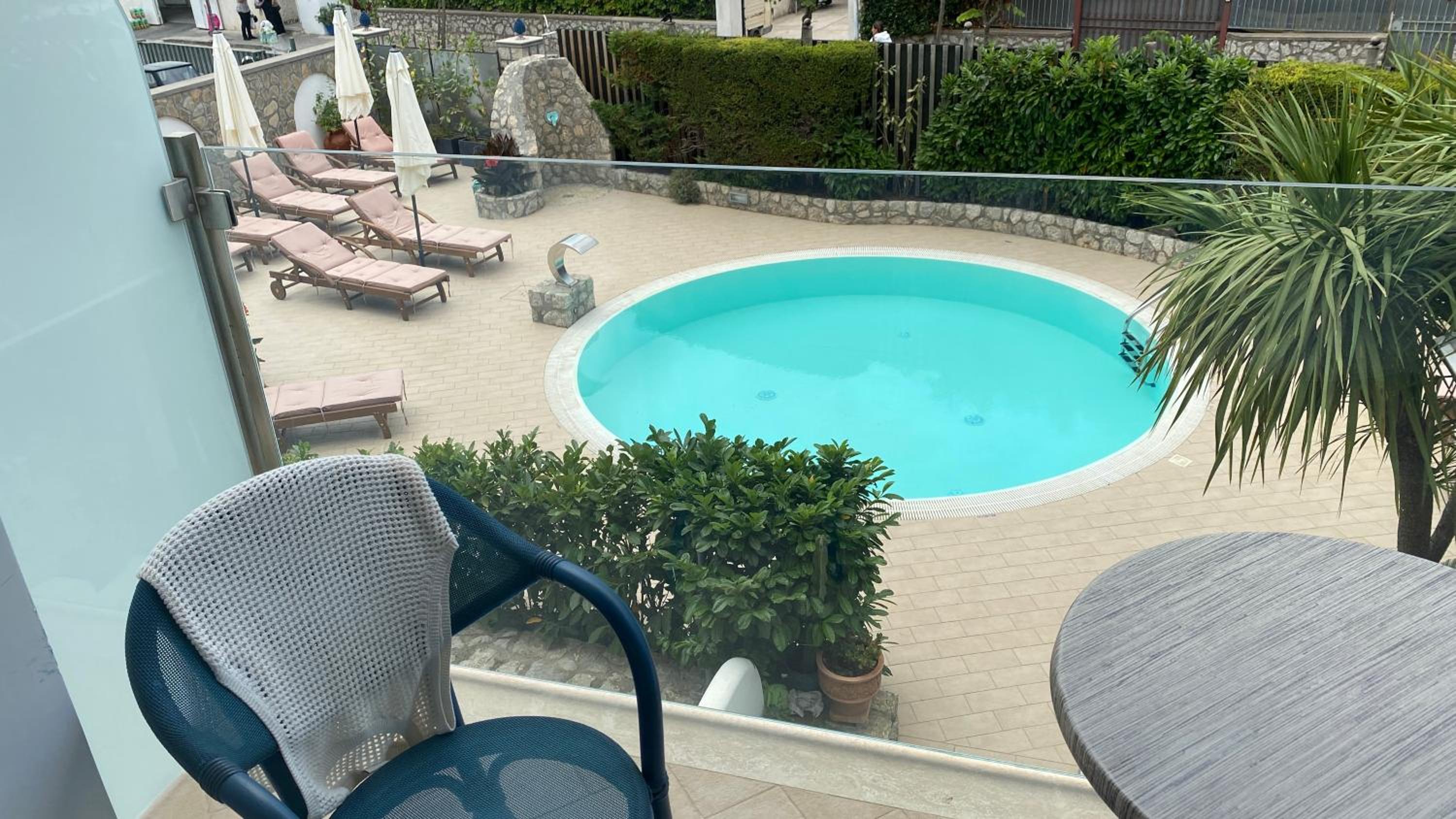 Superior Double or Twin Room with Pool View - Photo 8
