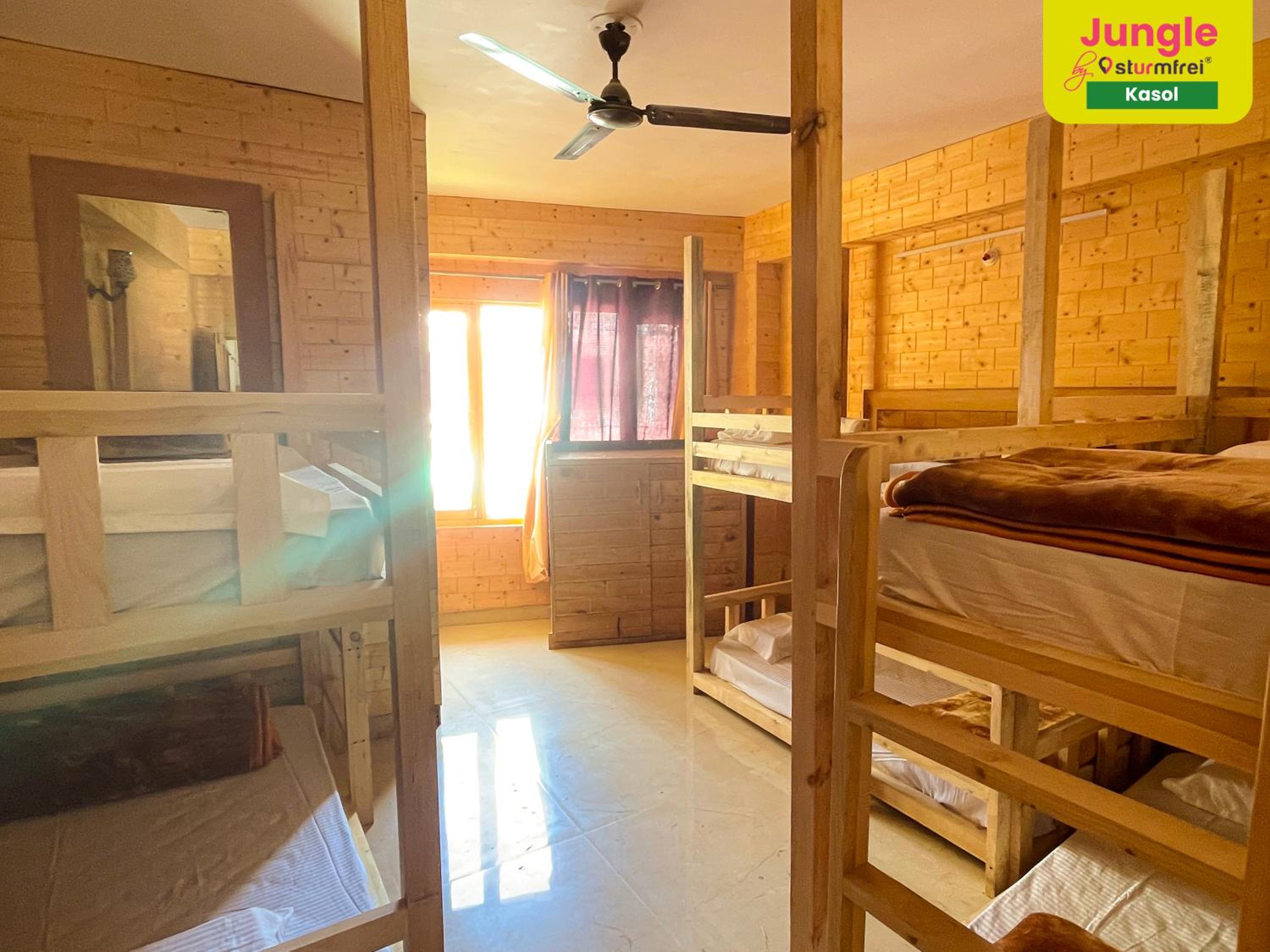 Bed in 6-Bed Female Dormitory Room photo 1