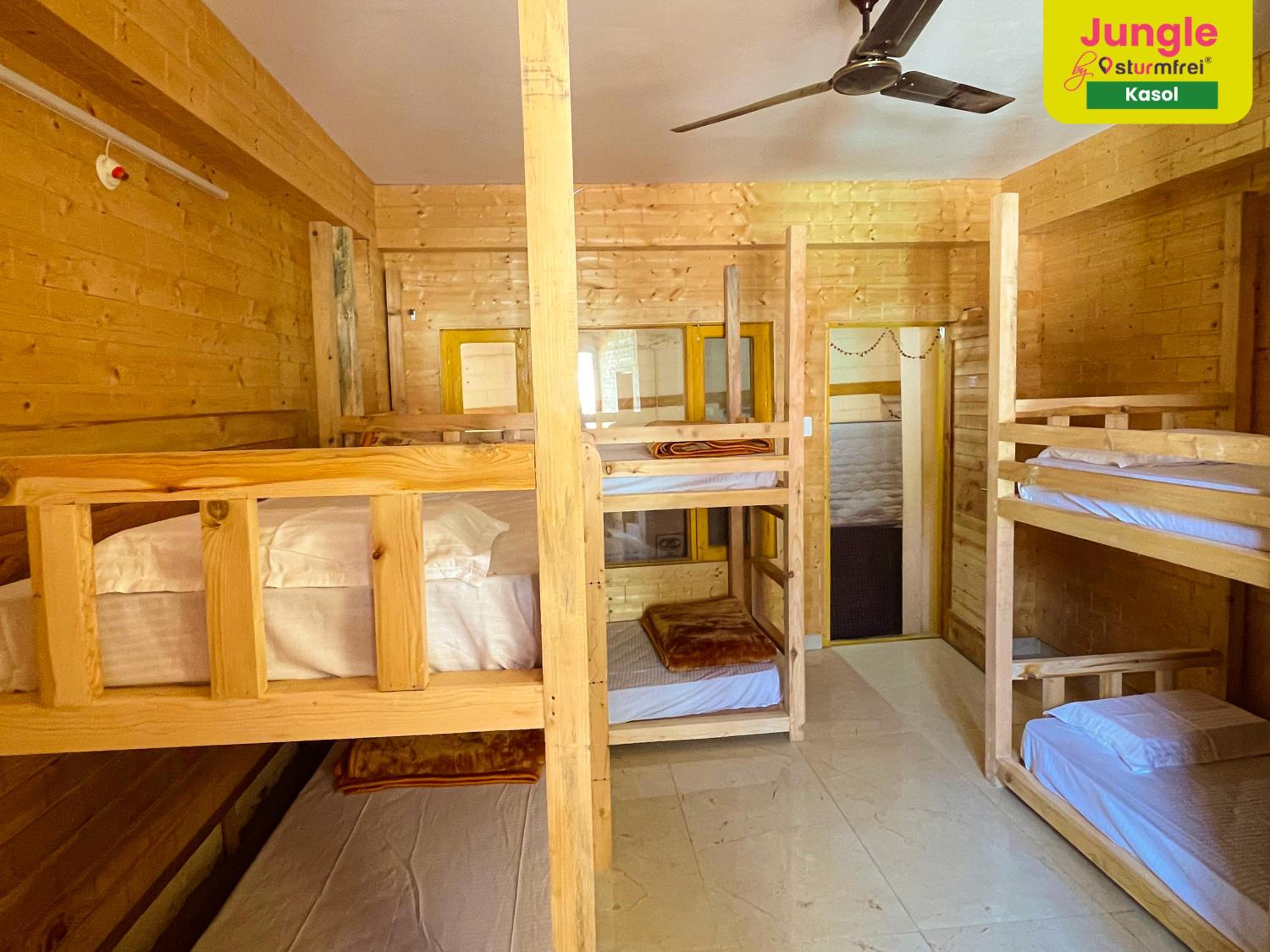 Bed in 6-Bed Female Dormitory Room photo 2
