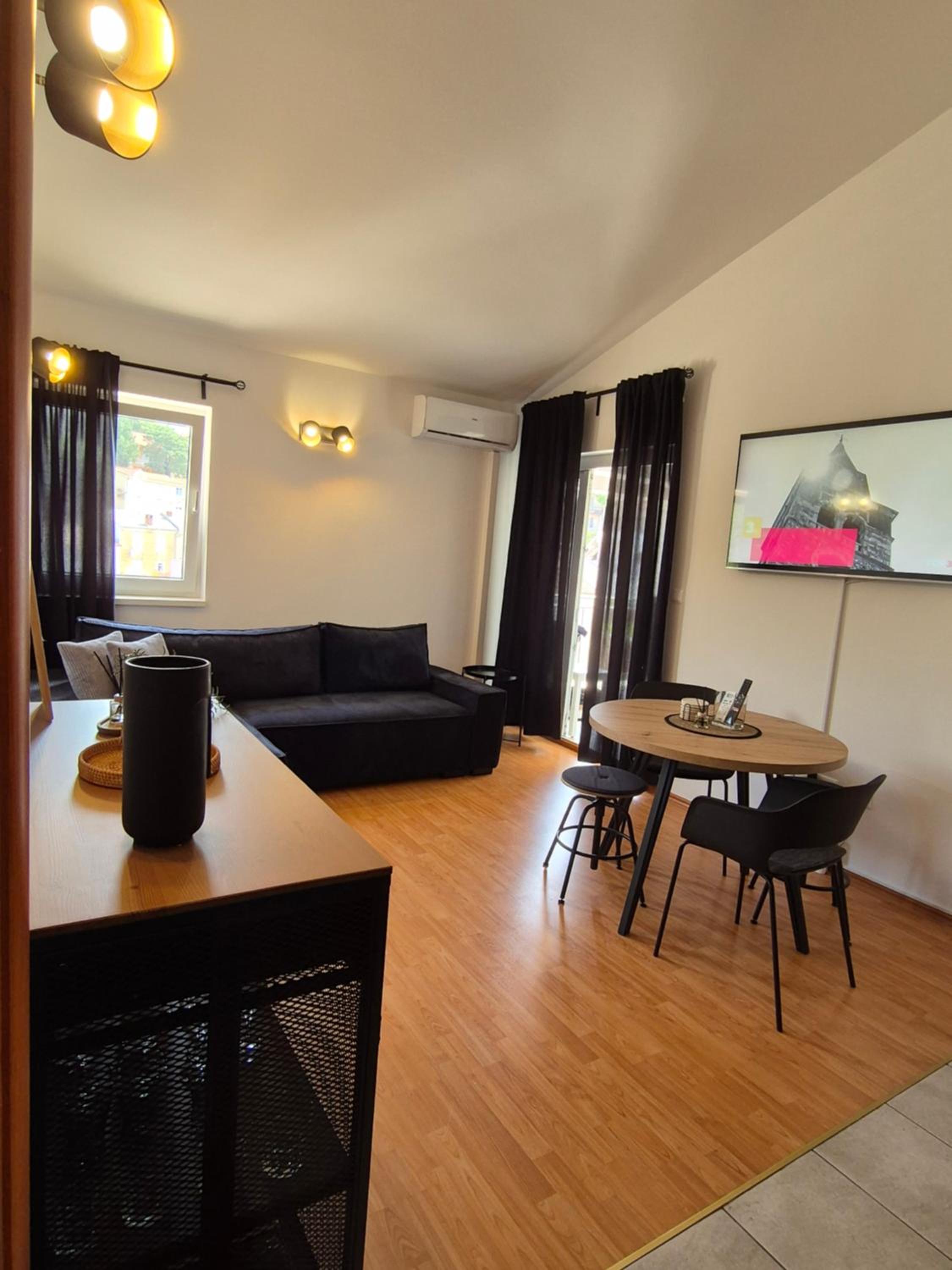 One-Bedroom Apartment with City View
