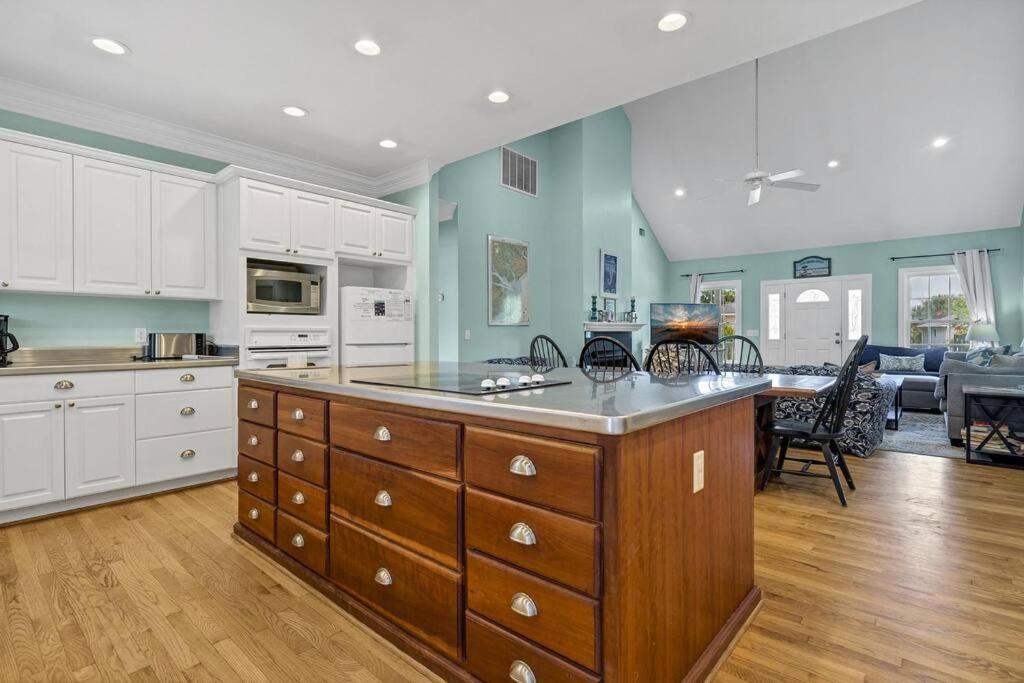 Four-Bedroom House photo 3