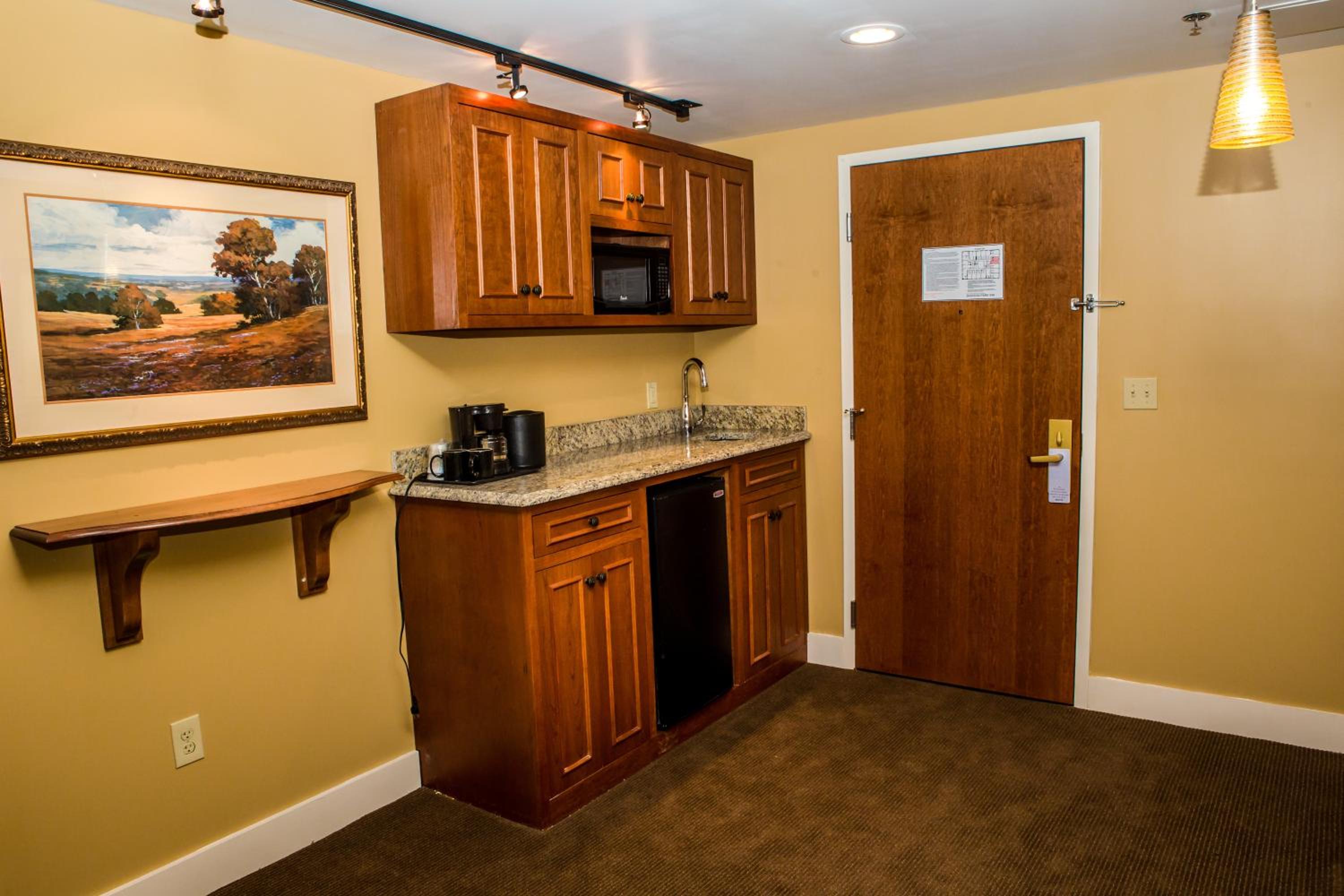 Double Suite with Two Double Beds and Sofabed - Non Smoking photo 3