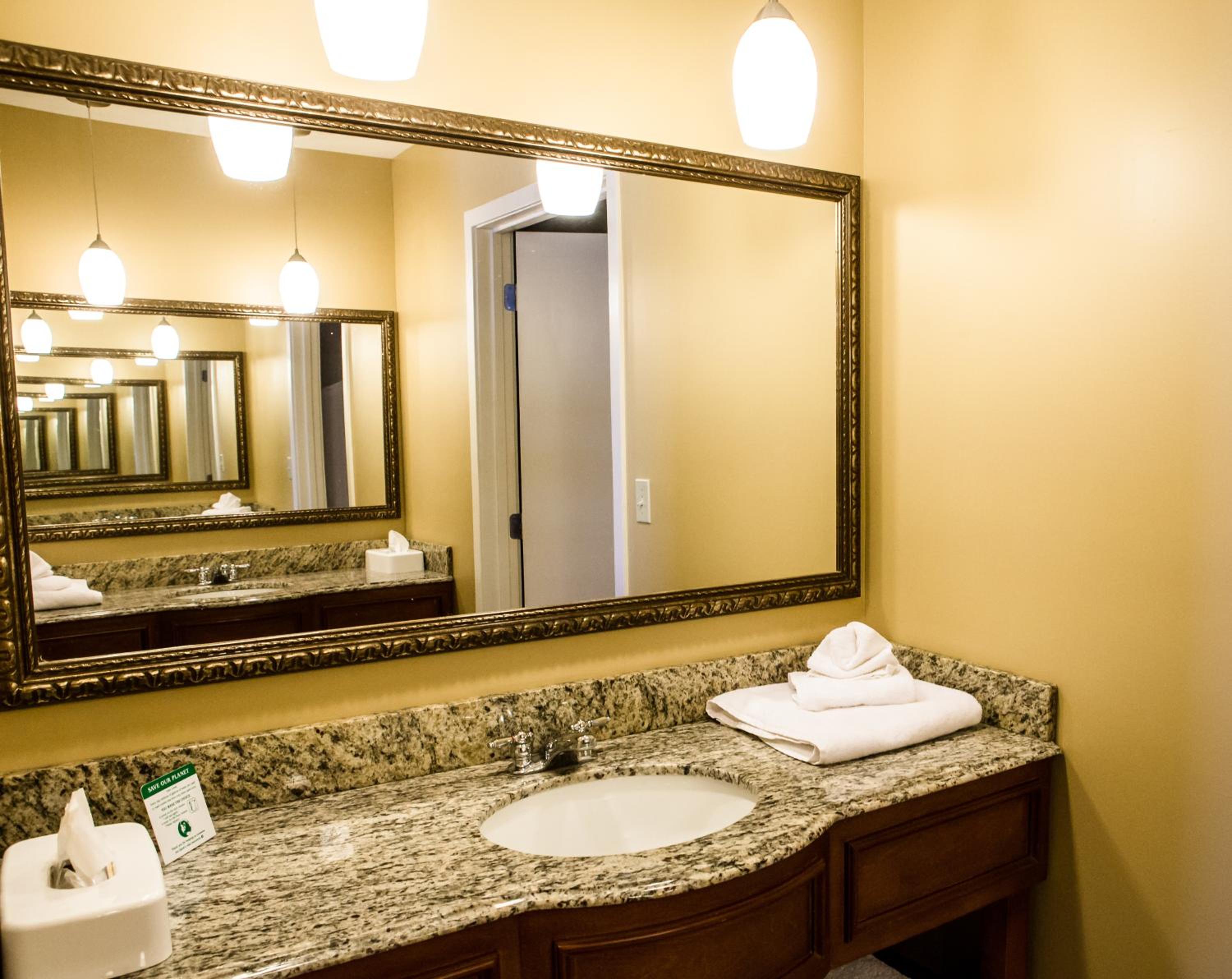 Superior King Suite - Non Smoking photo 3