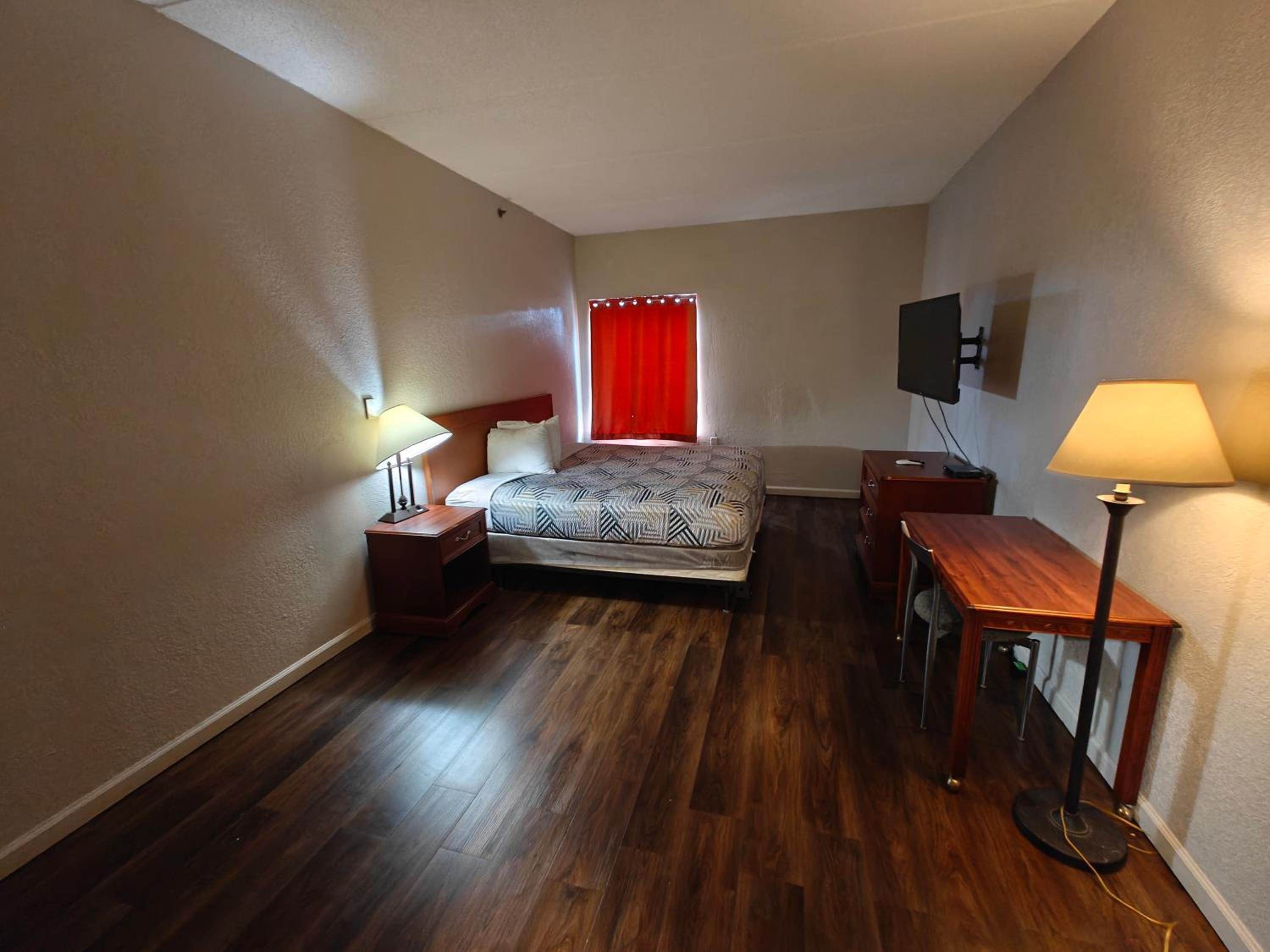 King Room - Non-Smoking - Photo 1