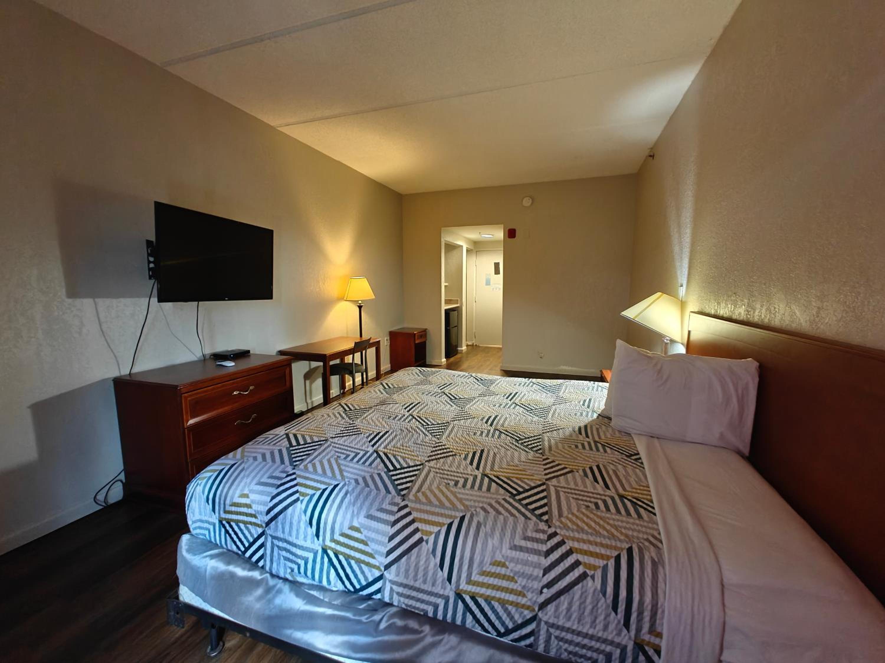 King Room - Non-Smoking - Photo 6