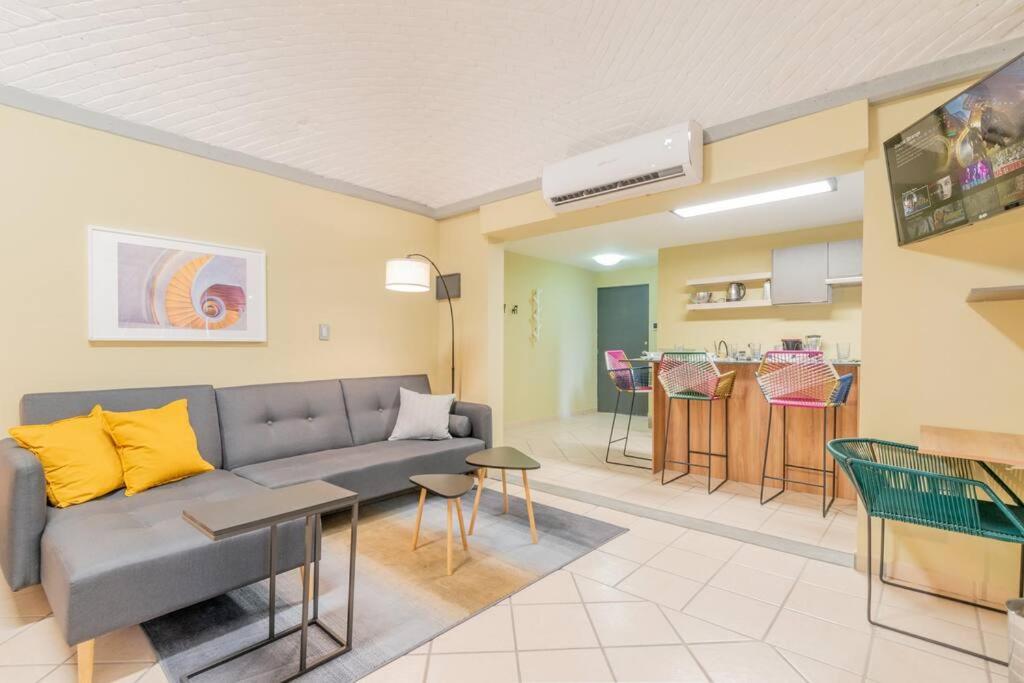 One-Bedroom Apartment photo 1