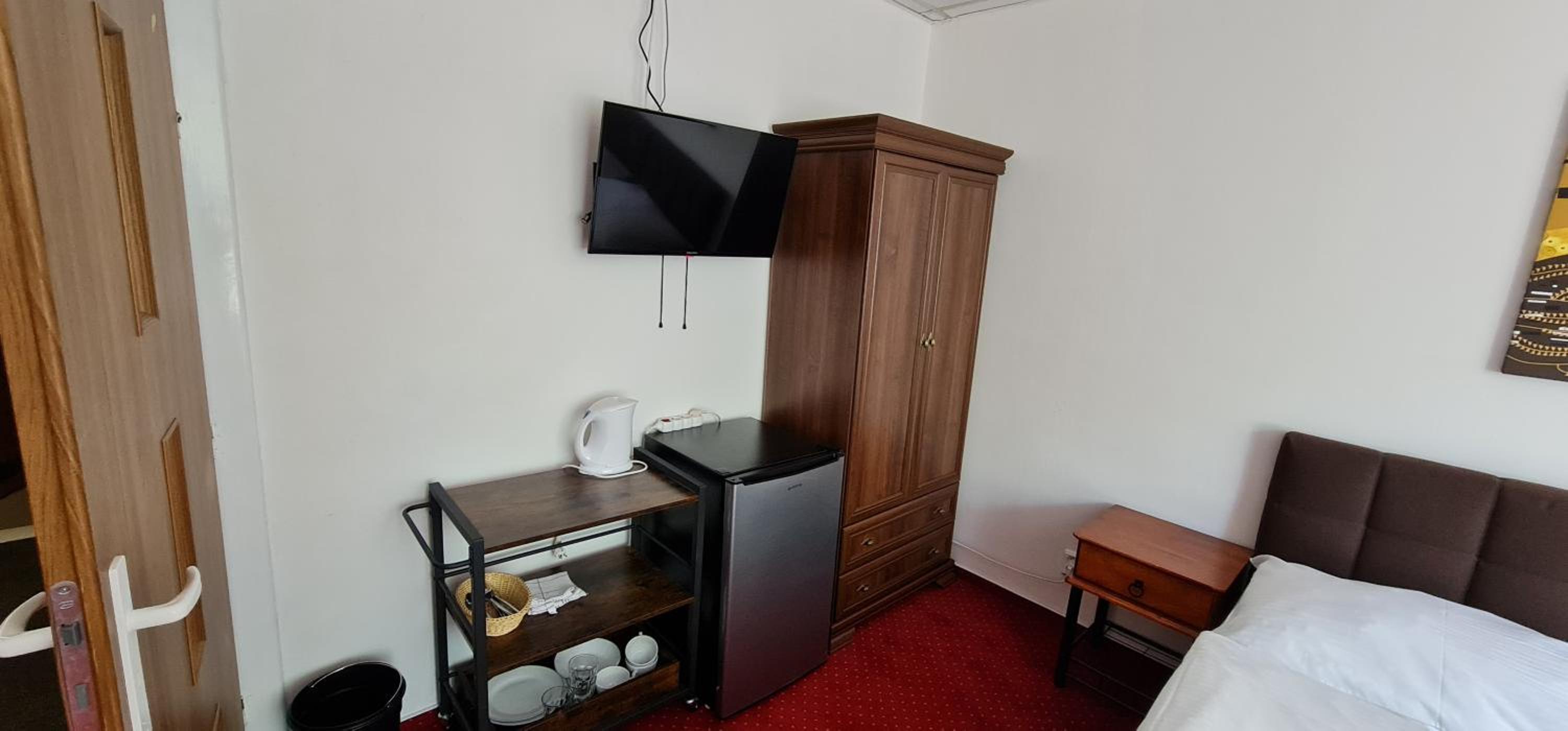 Deluxe Double Room (2 Adults + 1 Child) photo 2