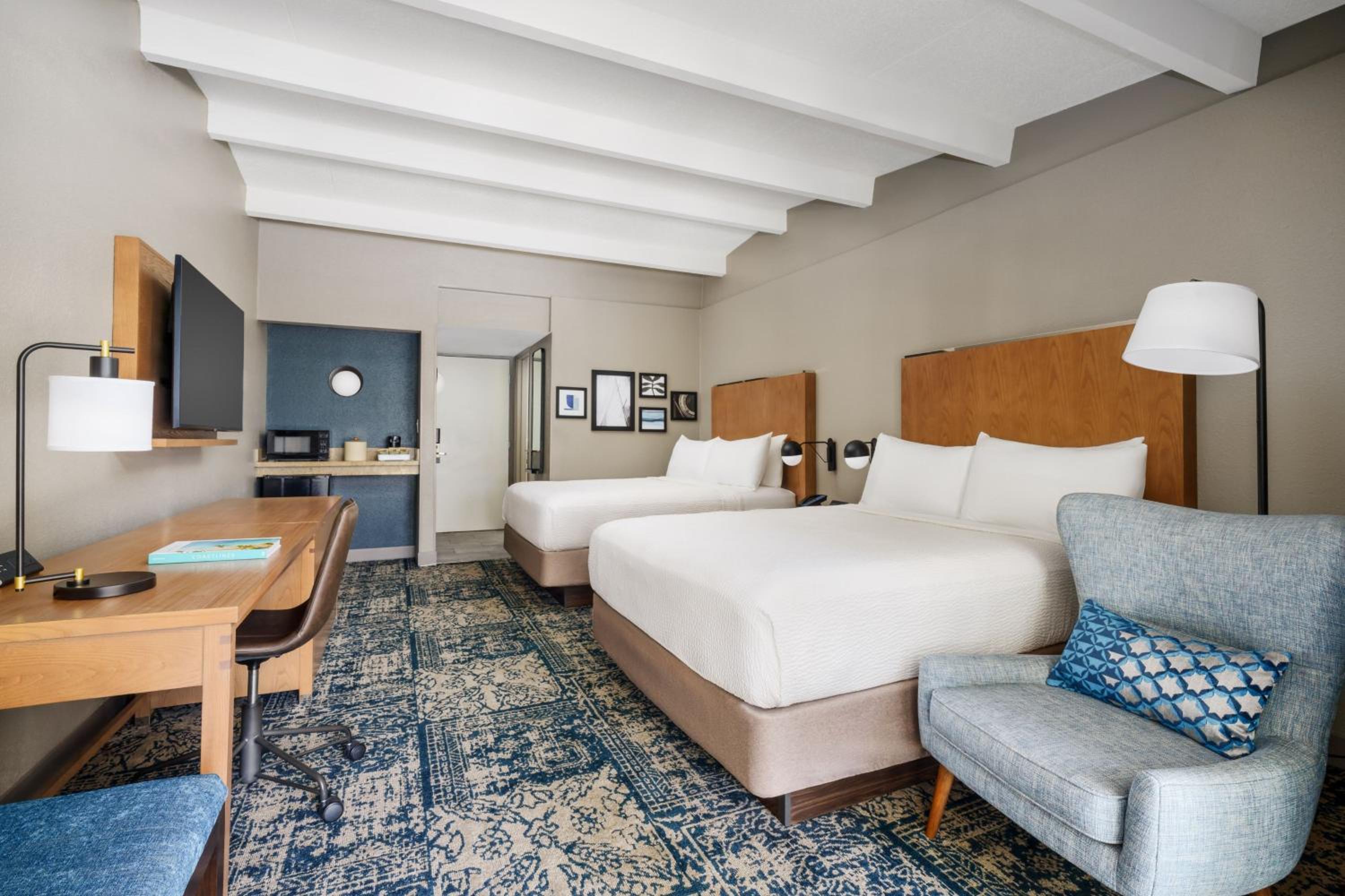 Traditional Queen Room with Two Queen Beds, Balcony and Courtyard View - Photo 3