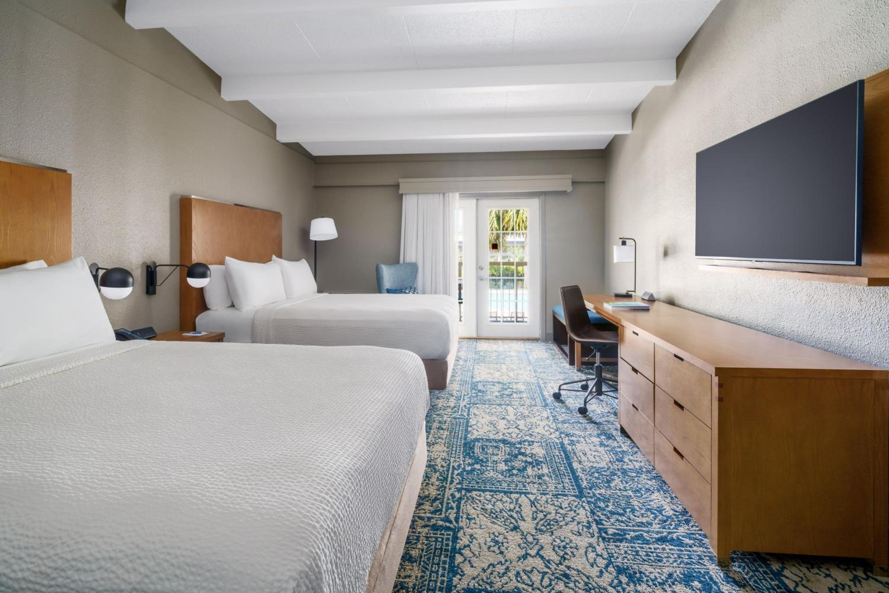 Traditional Queen Room with Two Queen Beds, Balcony and Courtyard View - Photo 5