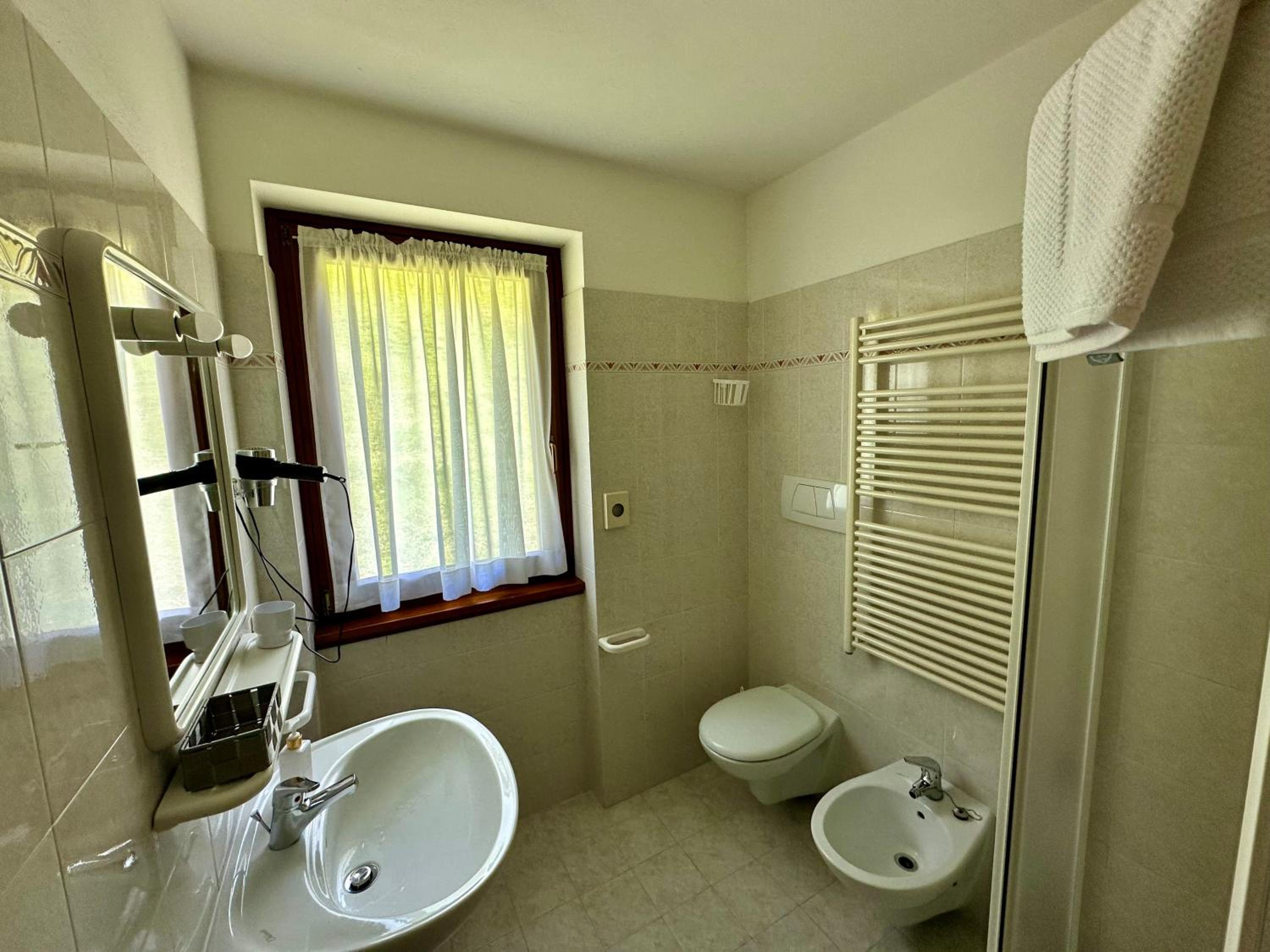 Double Room - Photo 2