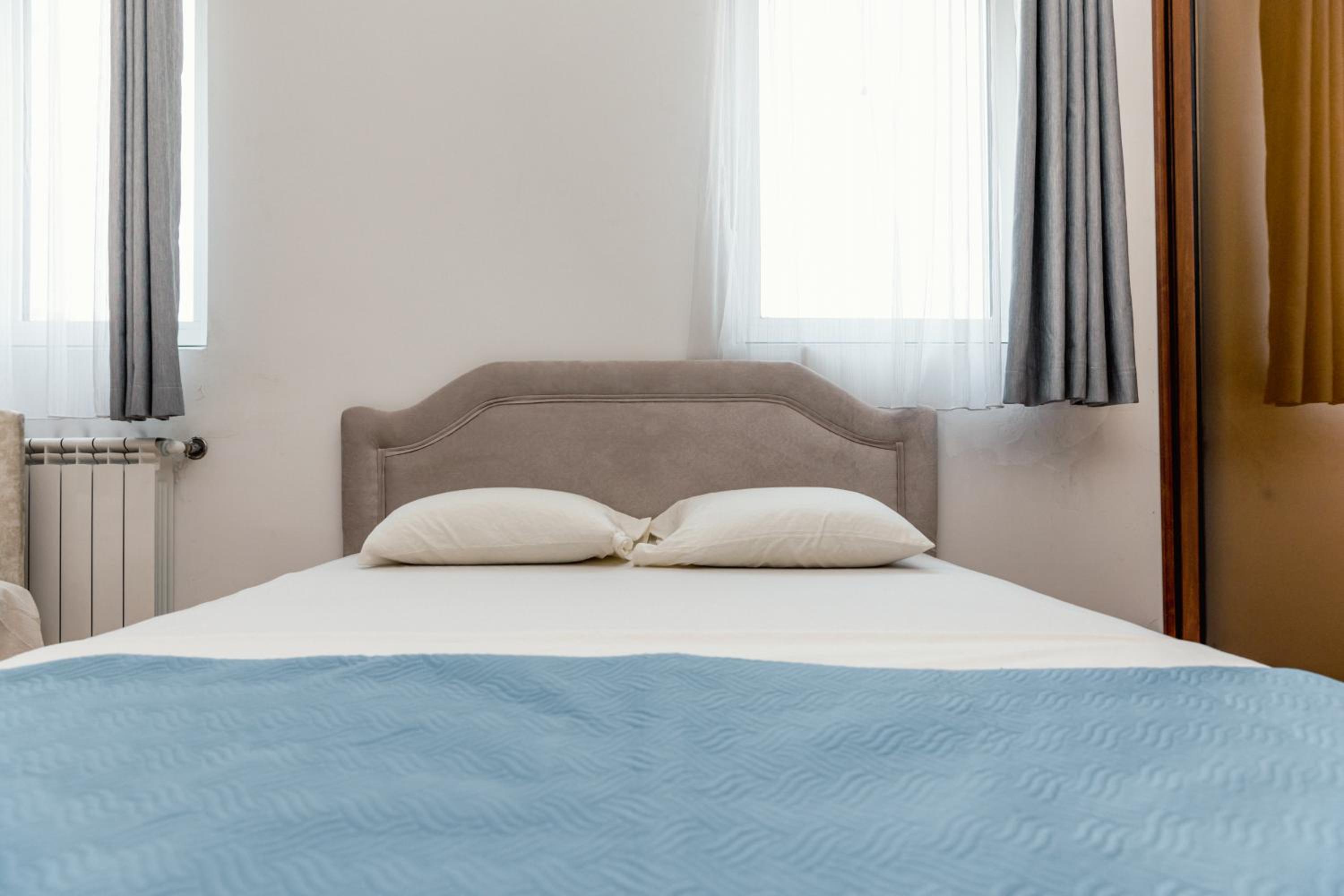Studio Apartment with Queen Bed