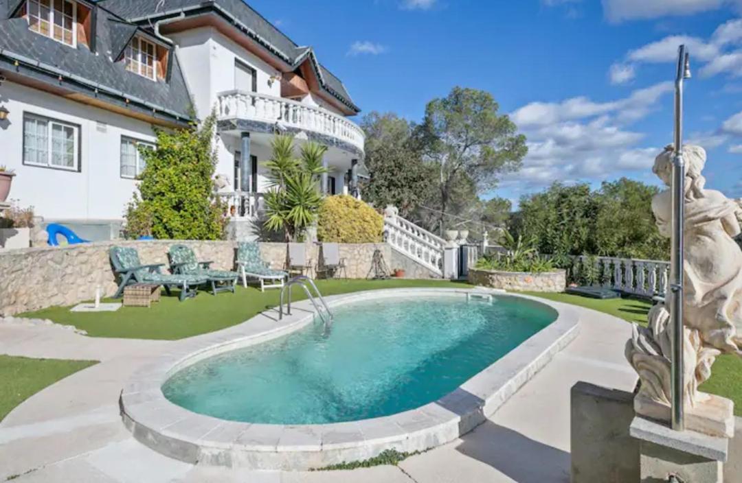 Villa photo 2