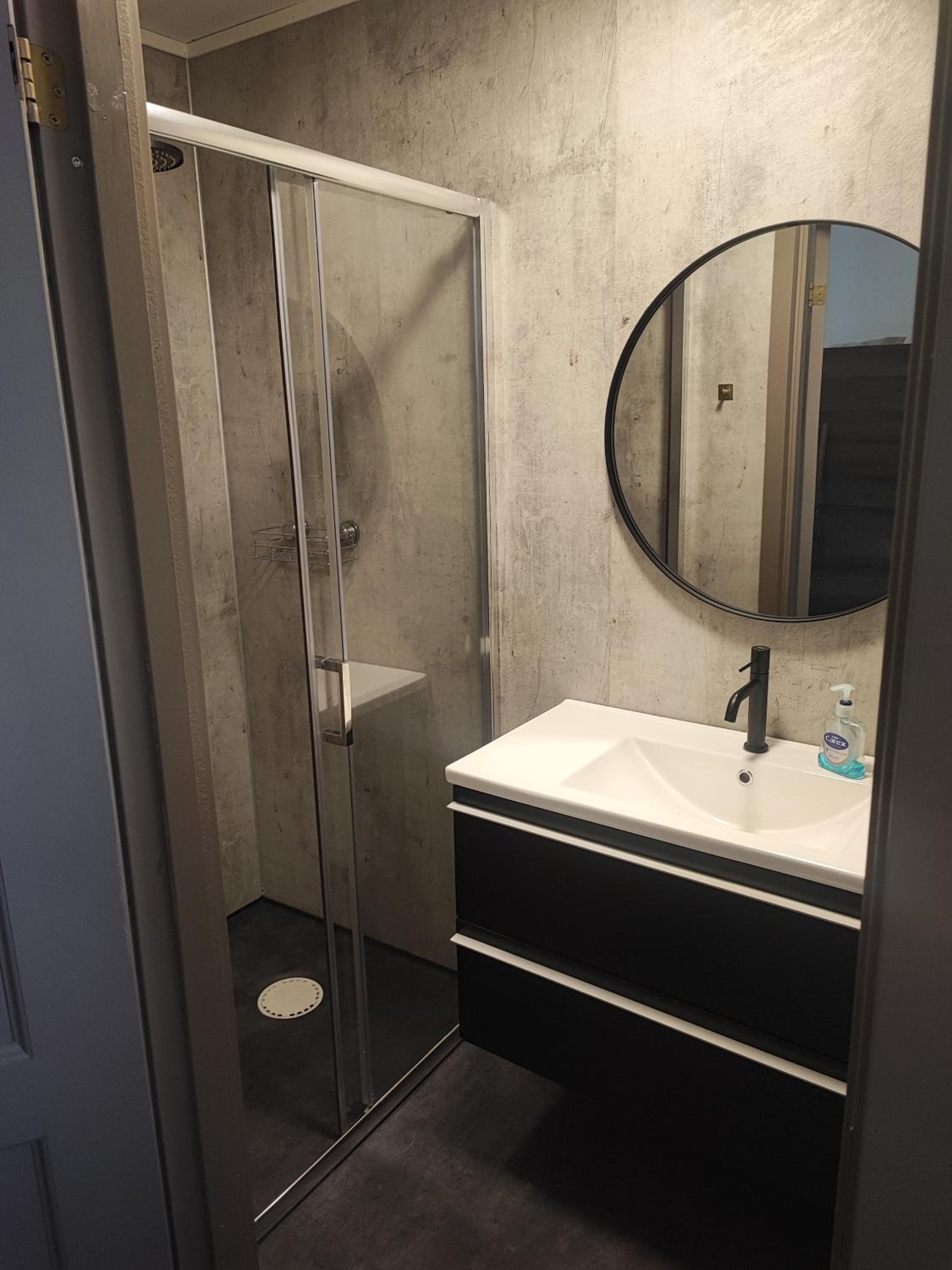 Family Room with Private Bathroom photo 2