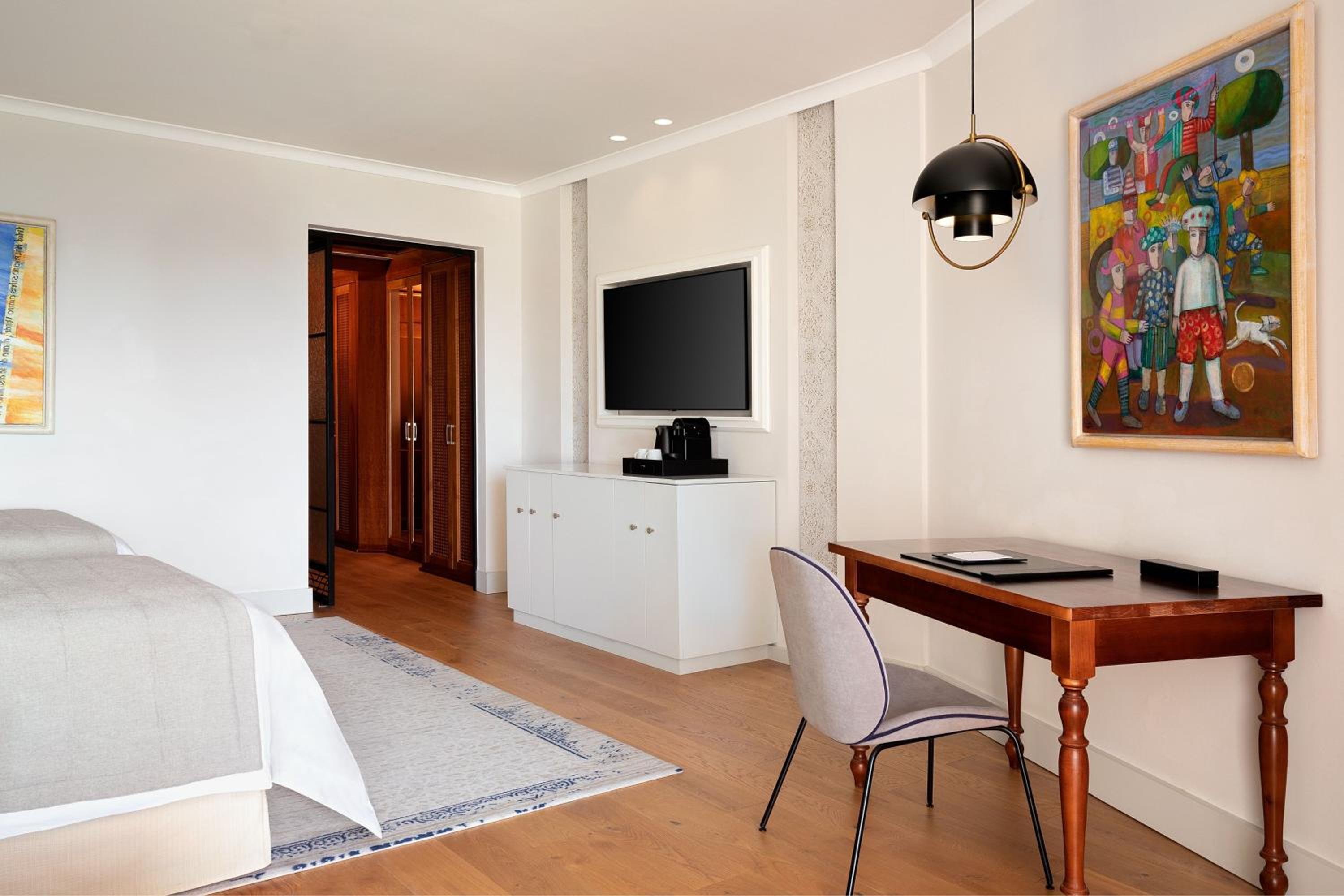 Deluxe Twin Room with Sea View thumbnail 5
