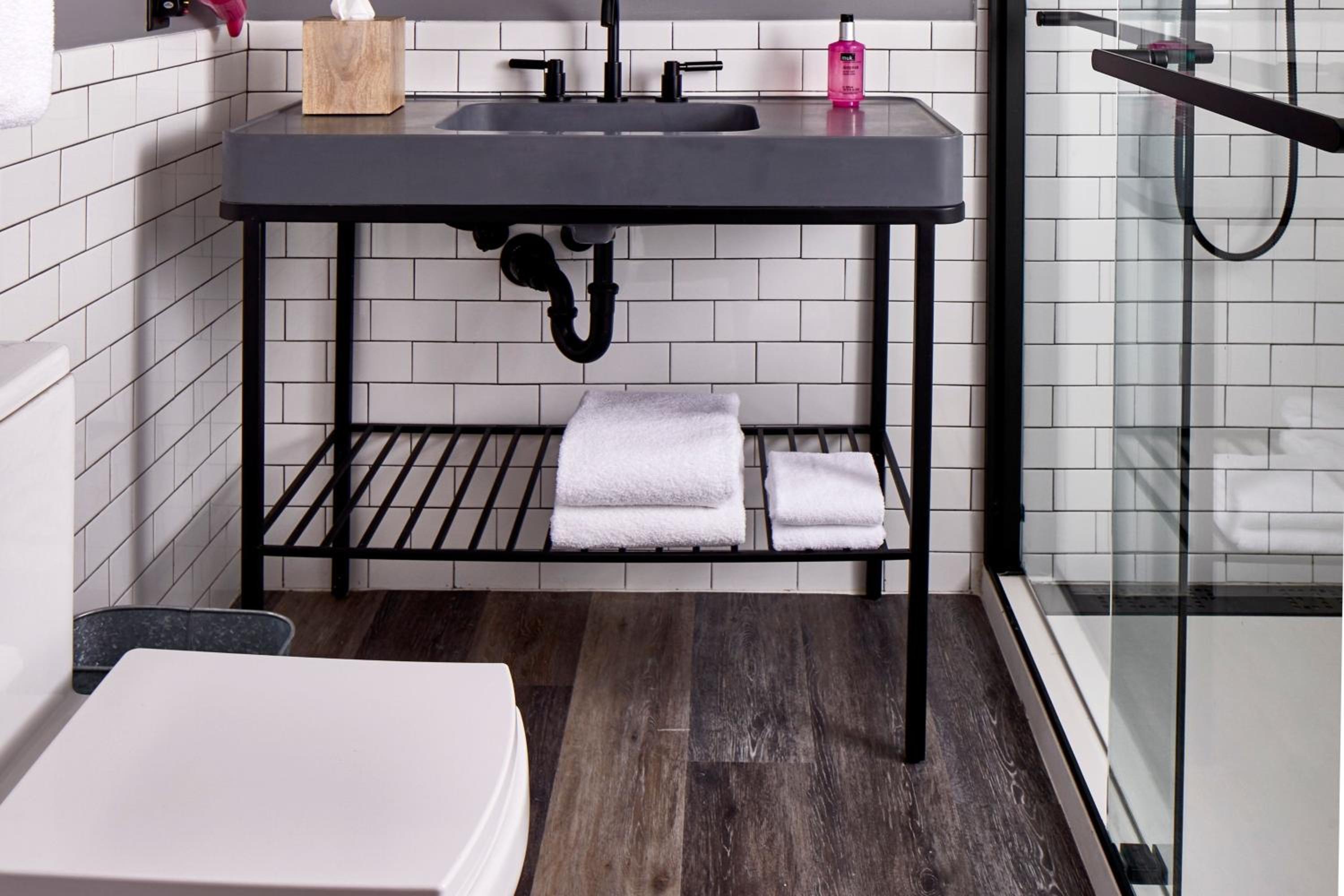 Queen Room - Hearing Accessible