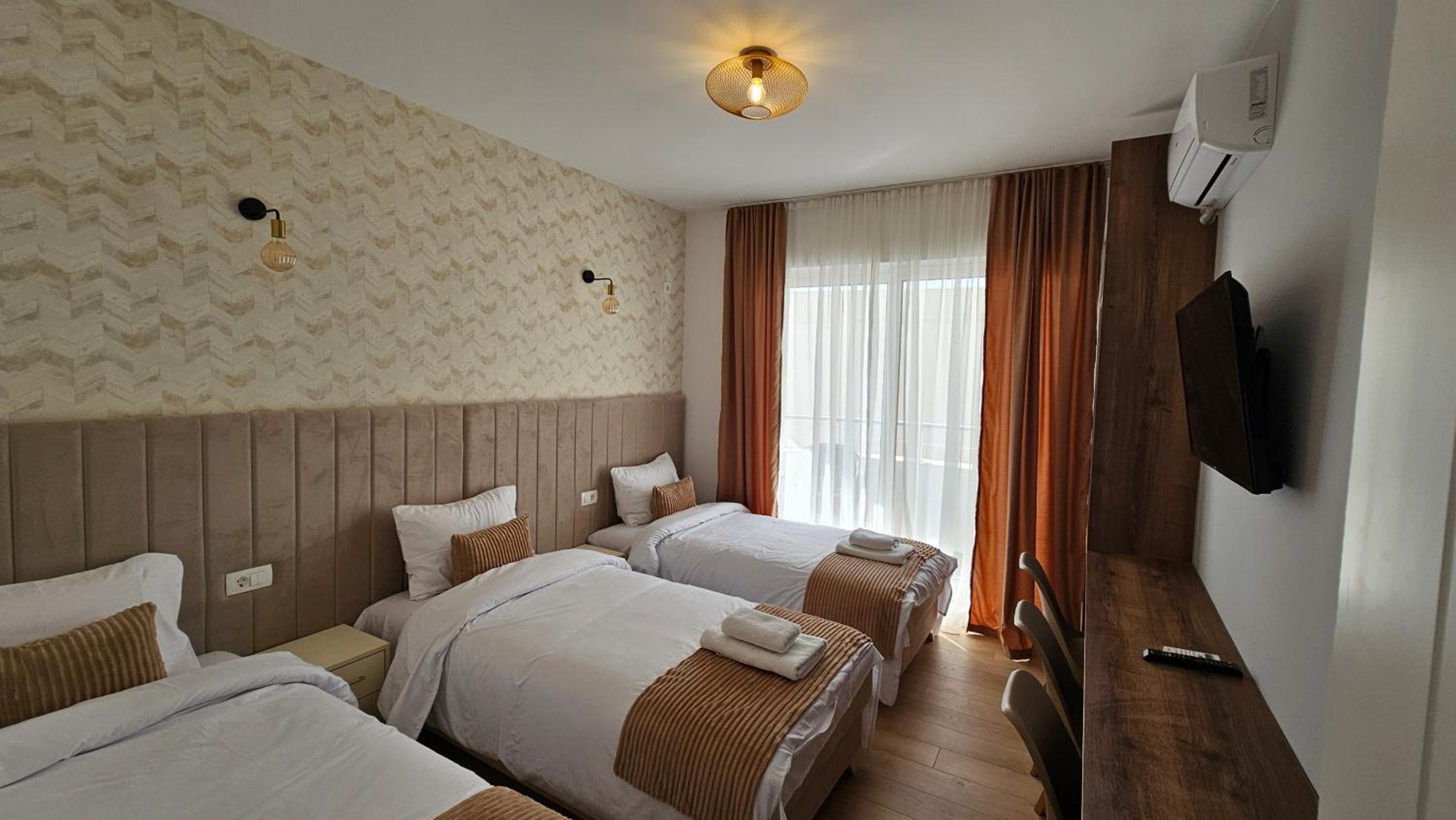 Deluxe Apartment - Photo 2