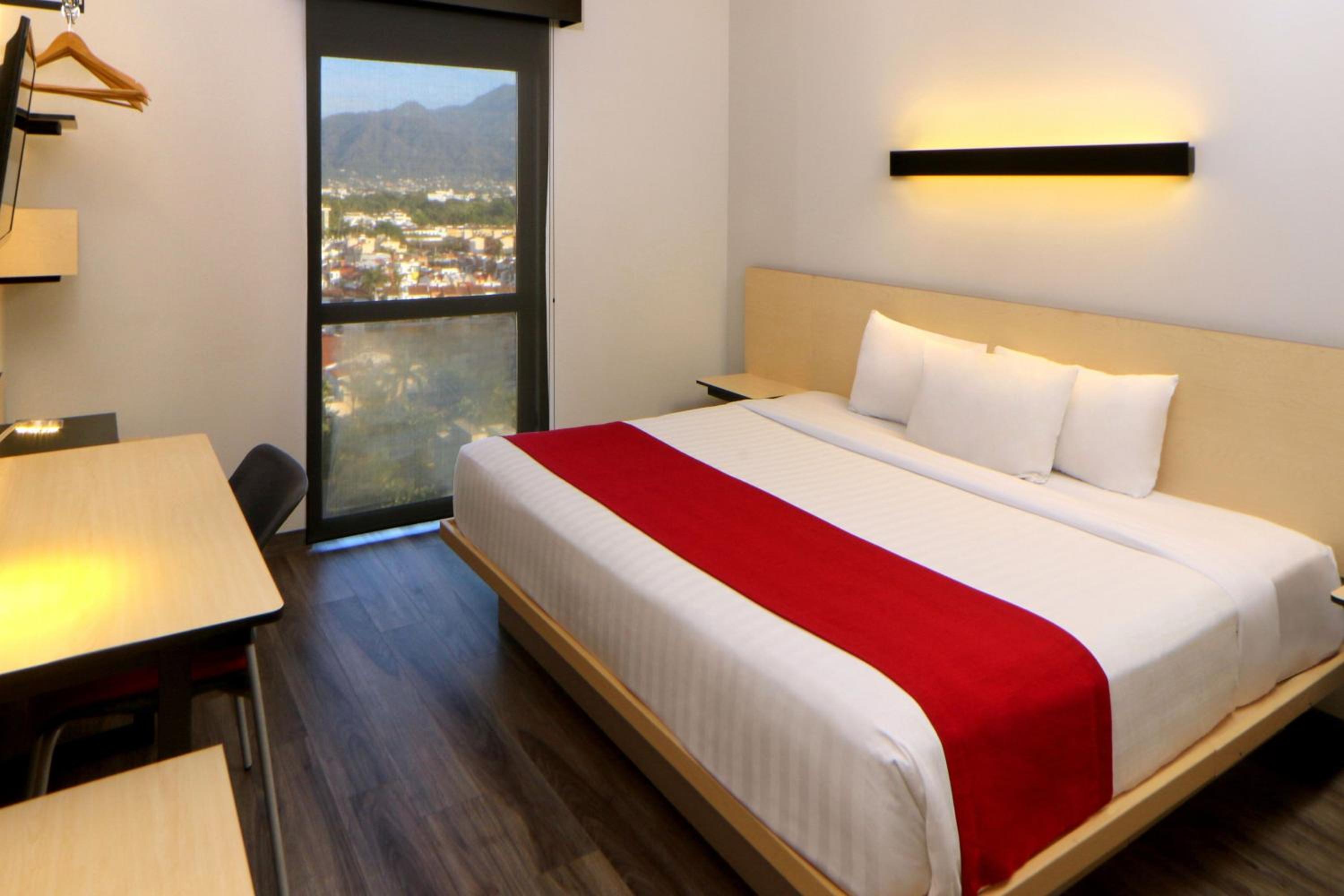 Available room thumbnail 5