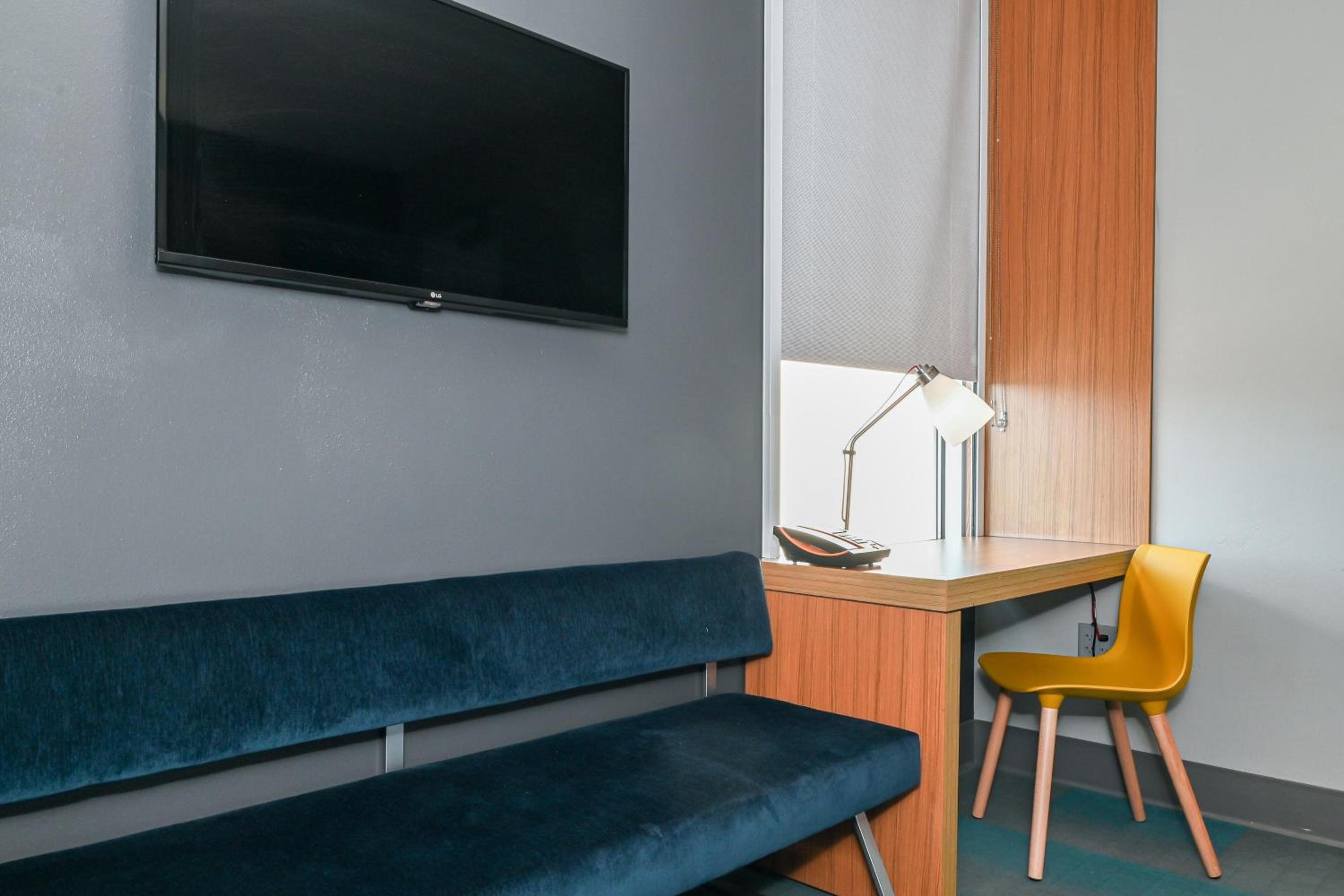 Aloft Room, Guest room, 1 King - Photo 8