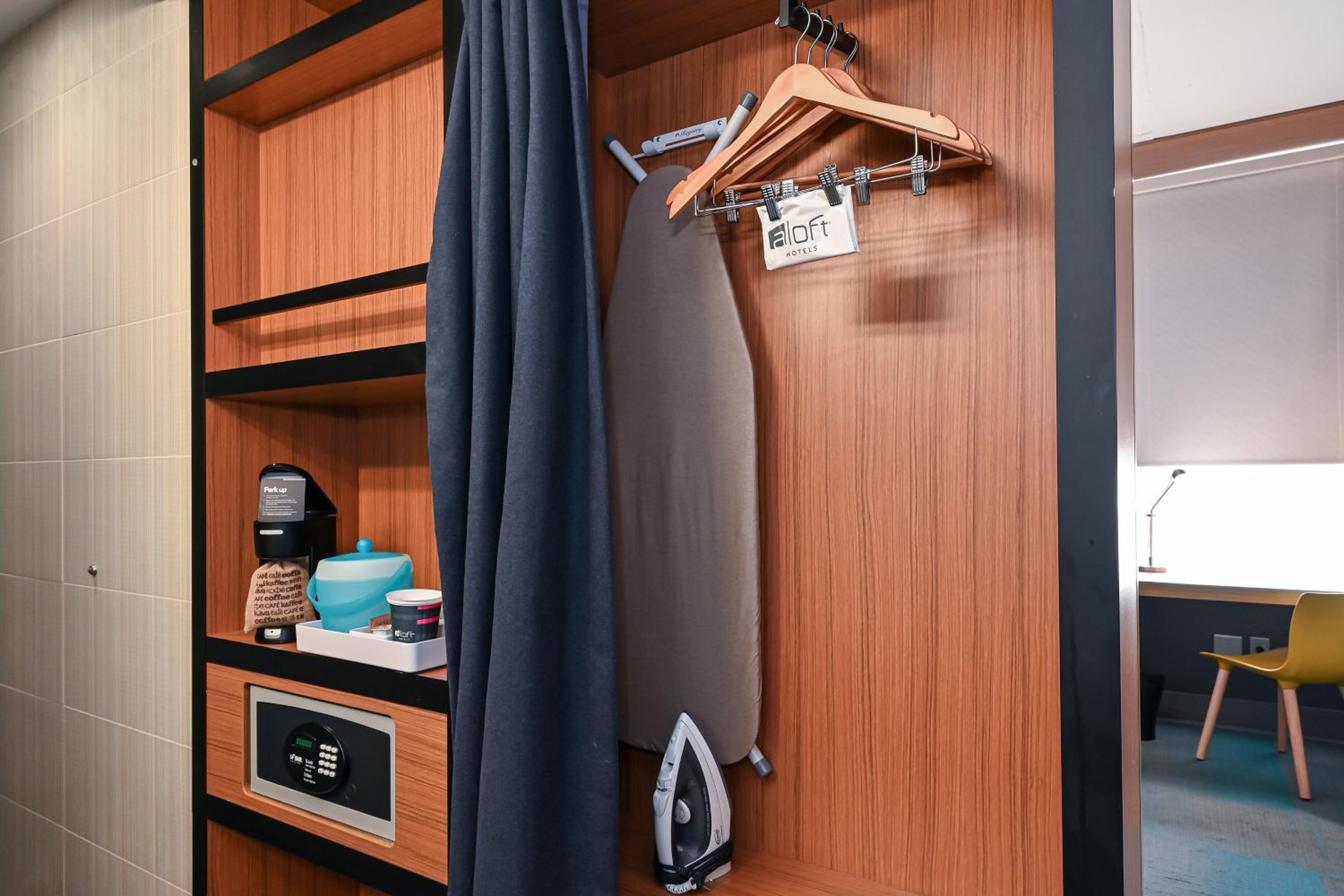Aloft Room, Guest room, 1 King - Photo 10