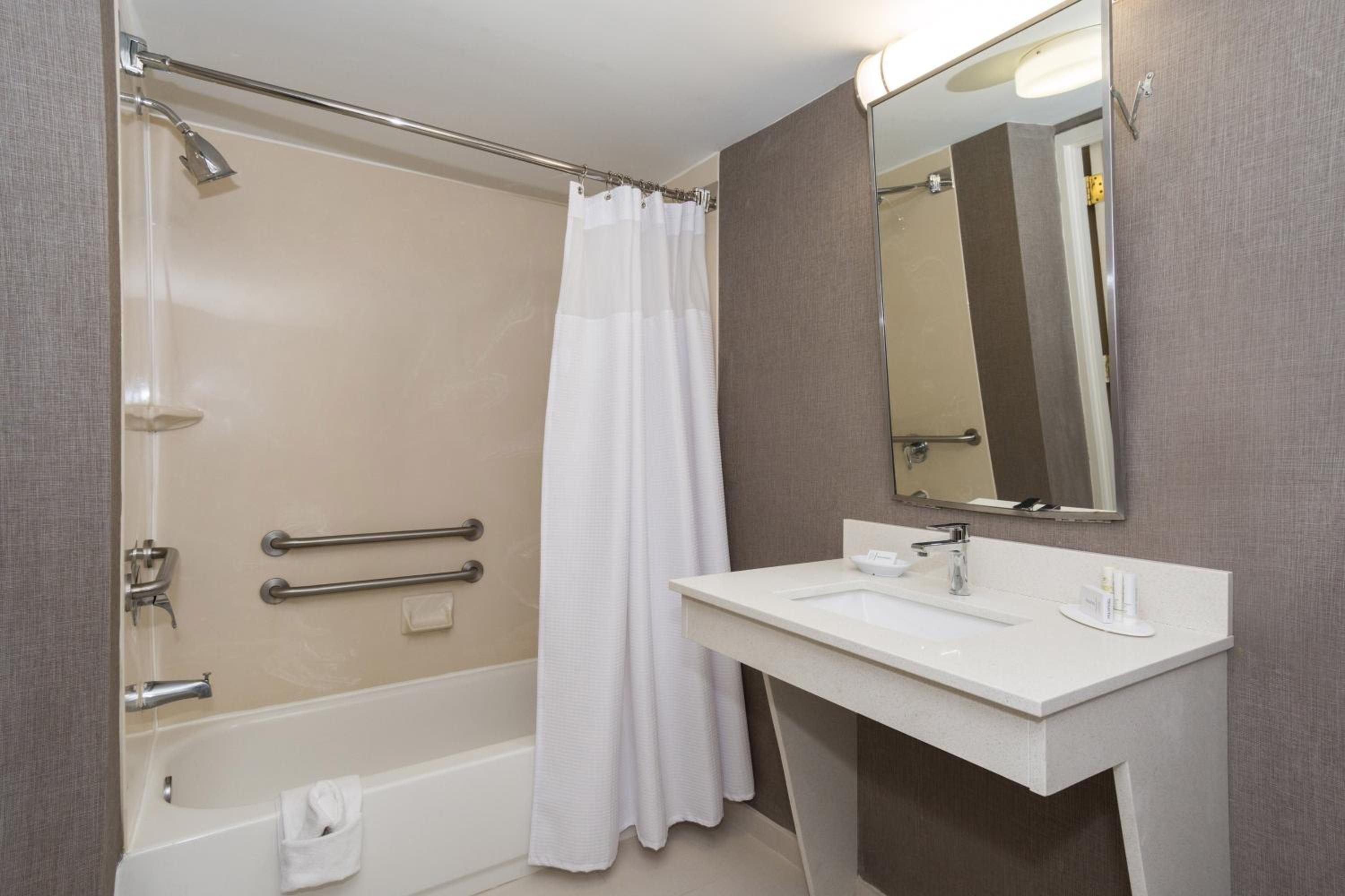 Aloft Room, Guest room, 1 King - Photo 3