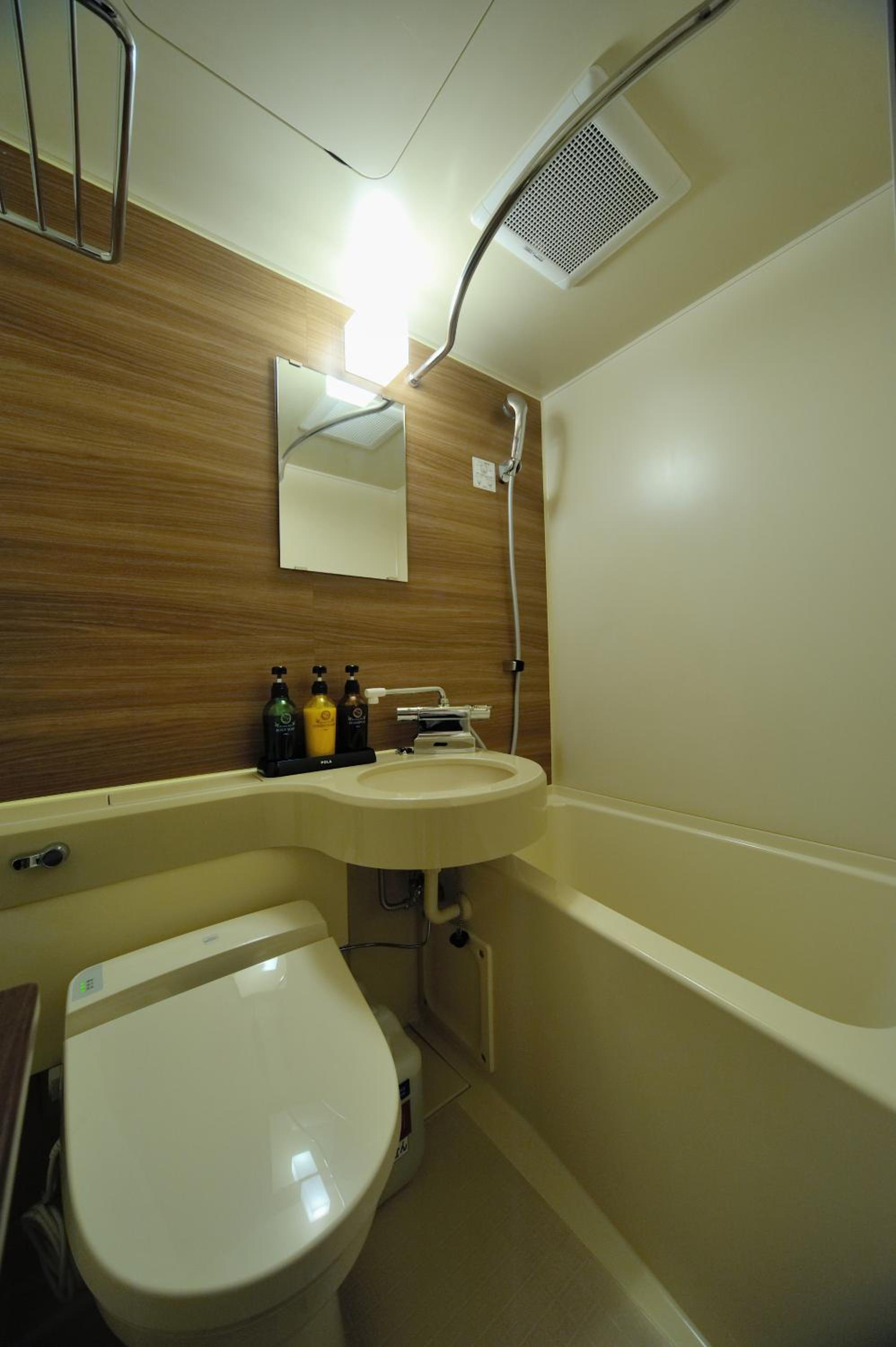 Twin Room - Non-Smoking photo 3