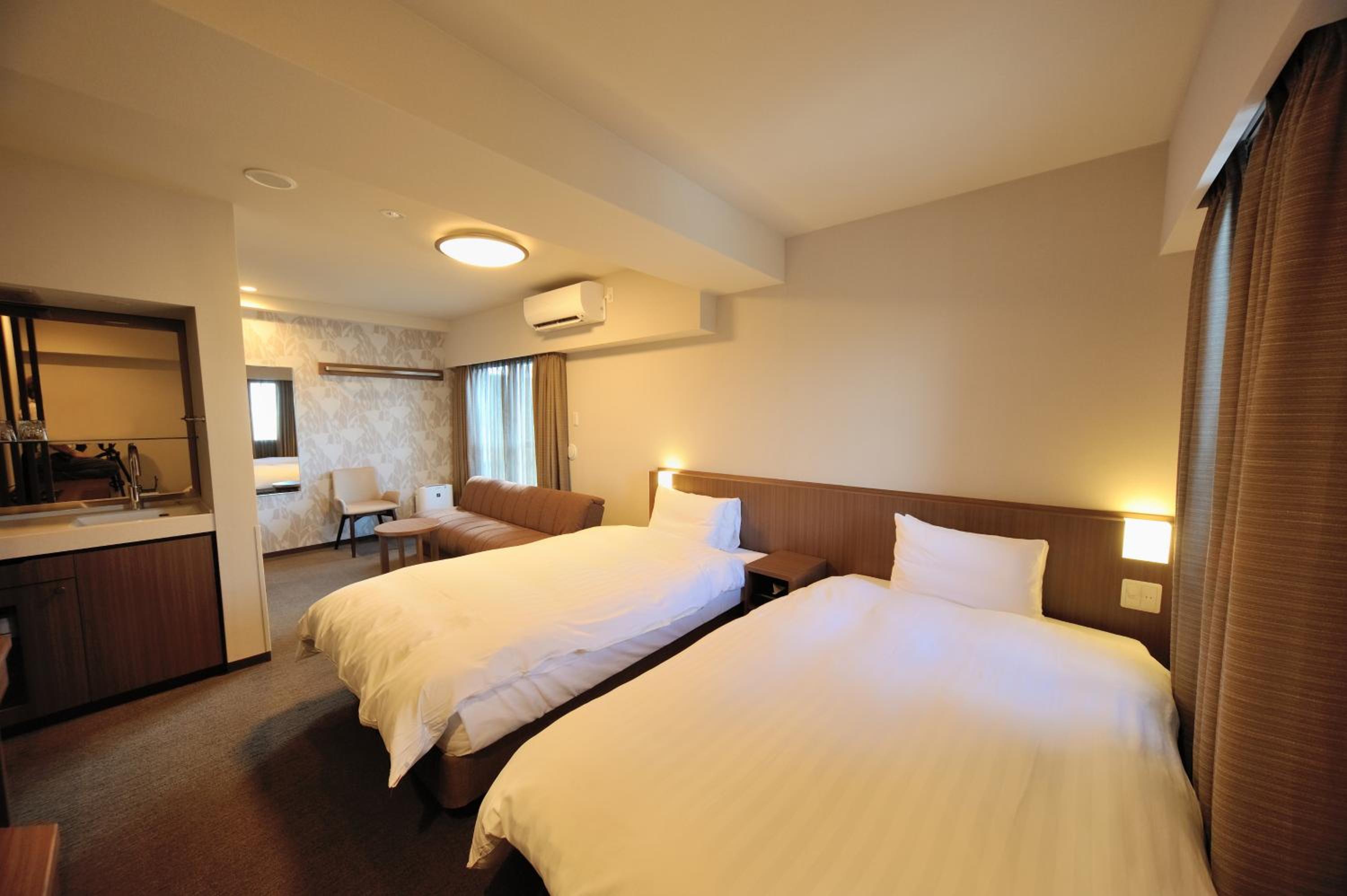 Non-Smoking Triple Room, check-in from 13:00 / check-out until 11:00 (22-hour stay) photo 3