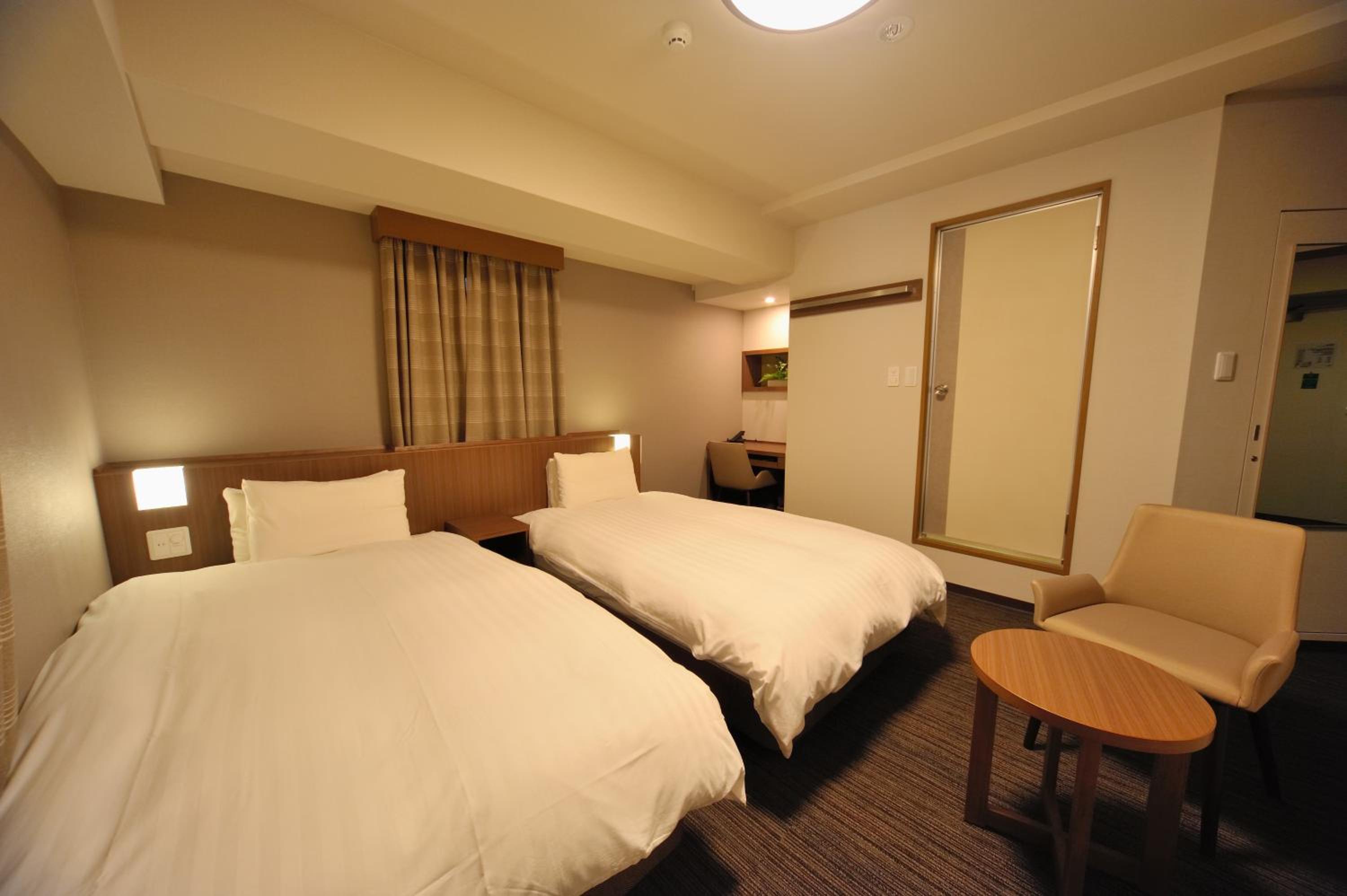 Twin Room - Non-Smoking photo 2
