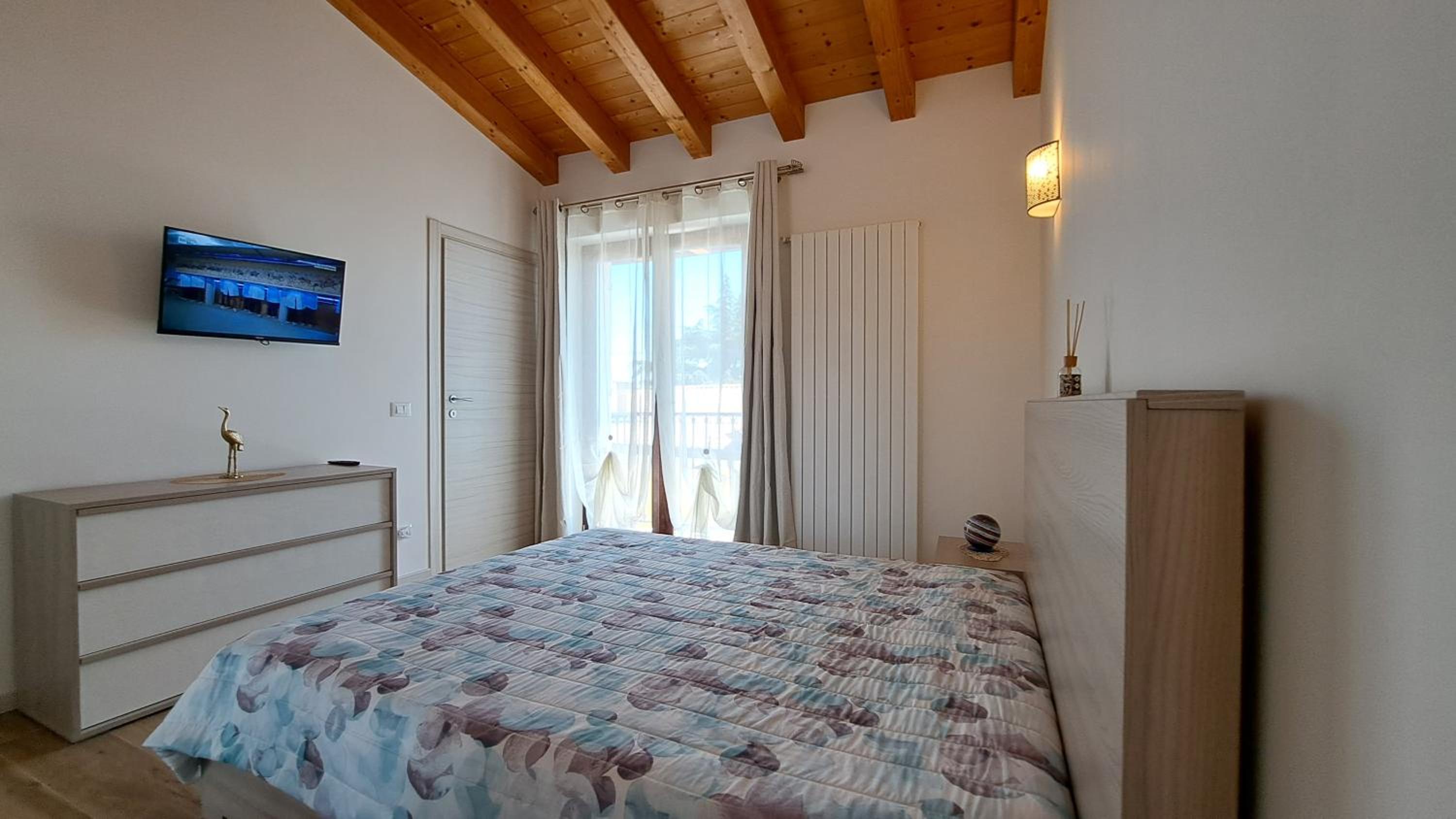 One-Bedroom Apartment with View photo 3