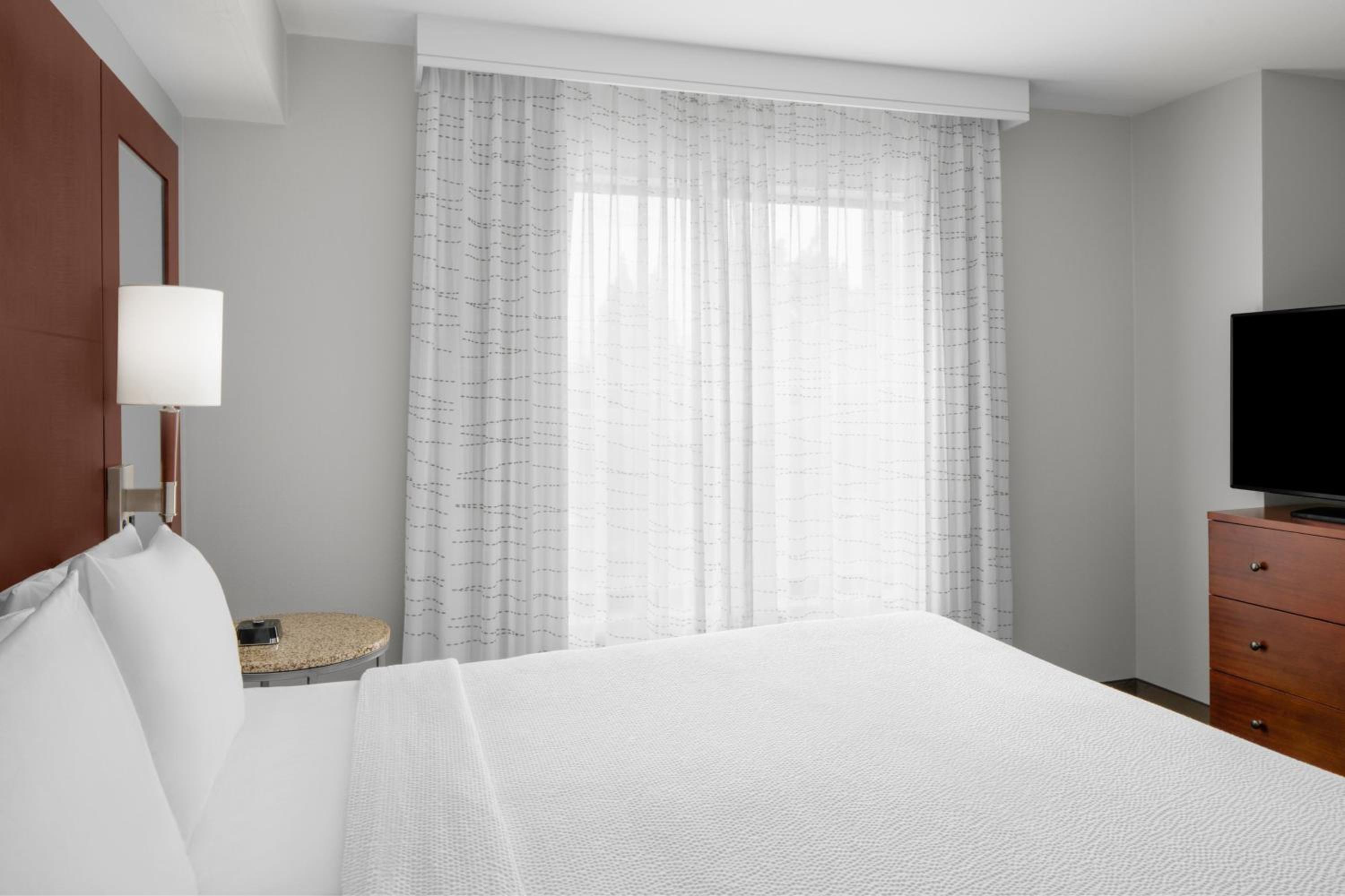One-Bedroom King Suite - Photo 4