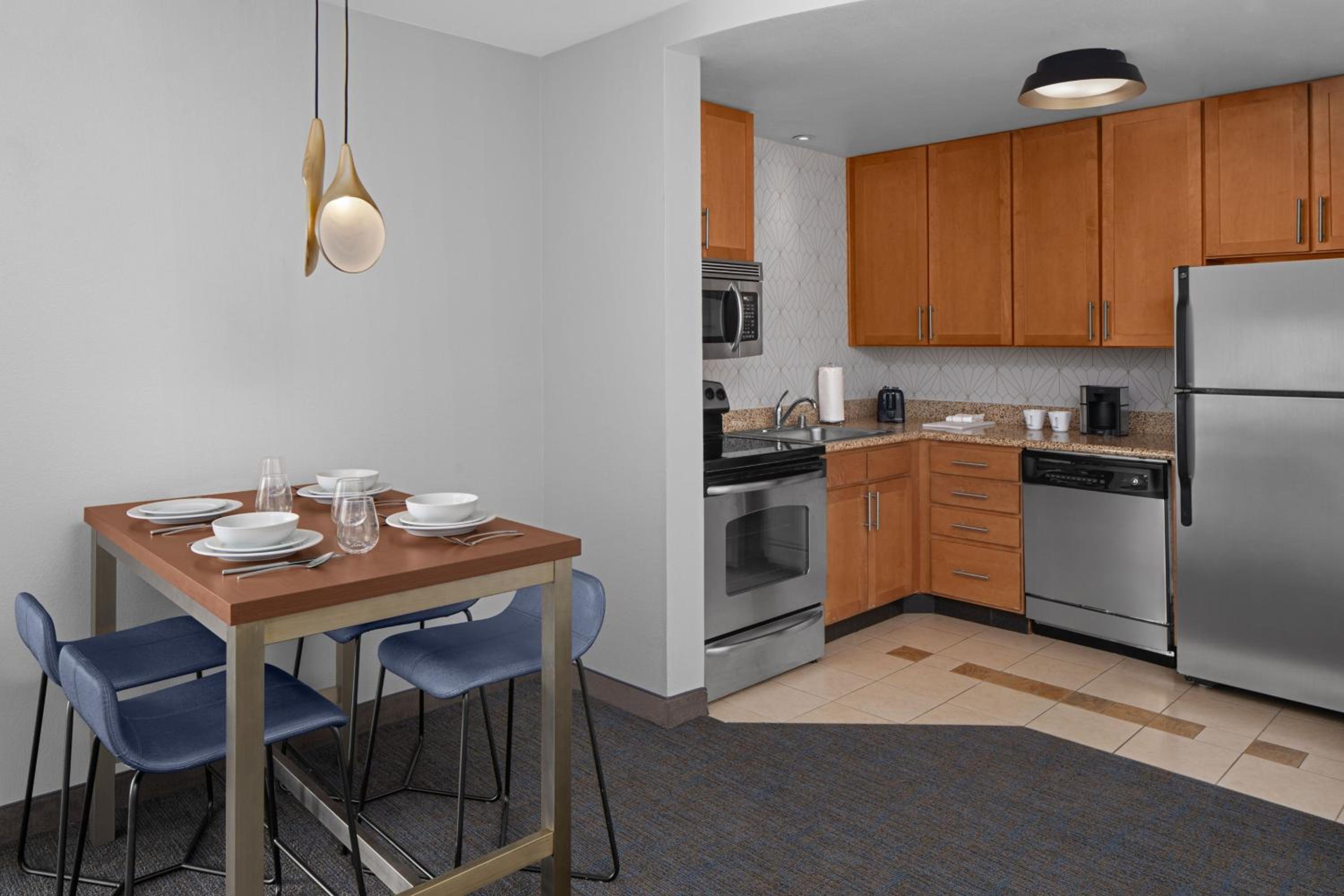 Two-Bedroom Suite - Photo 3