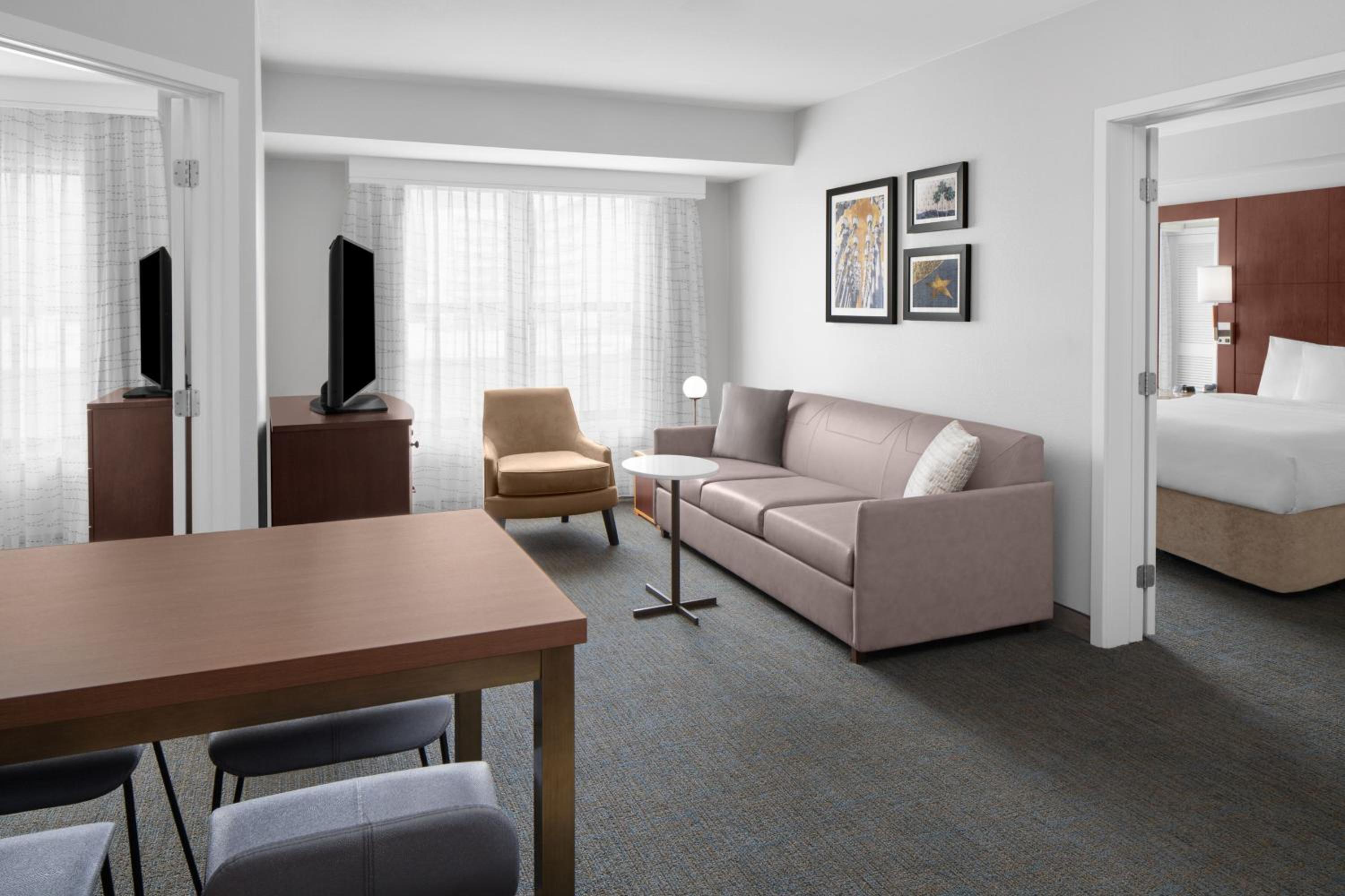 Two-Bedroom Suite - Photo 4