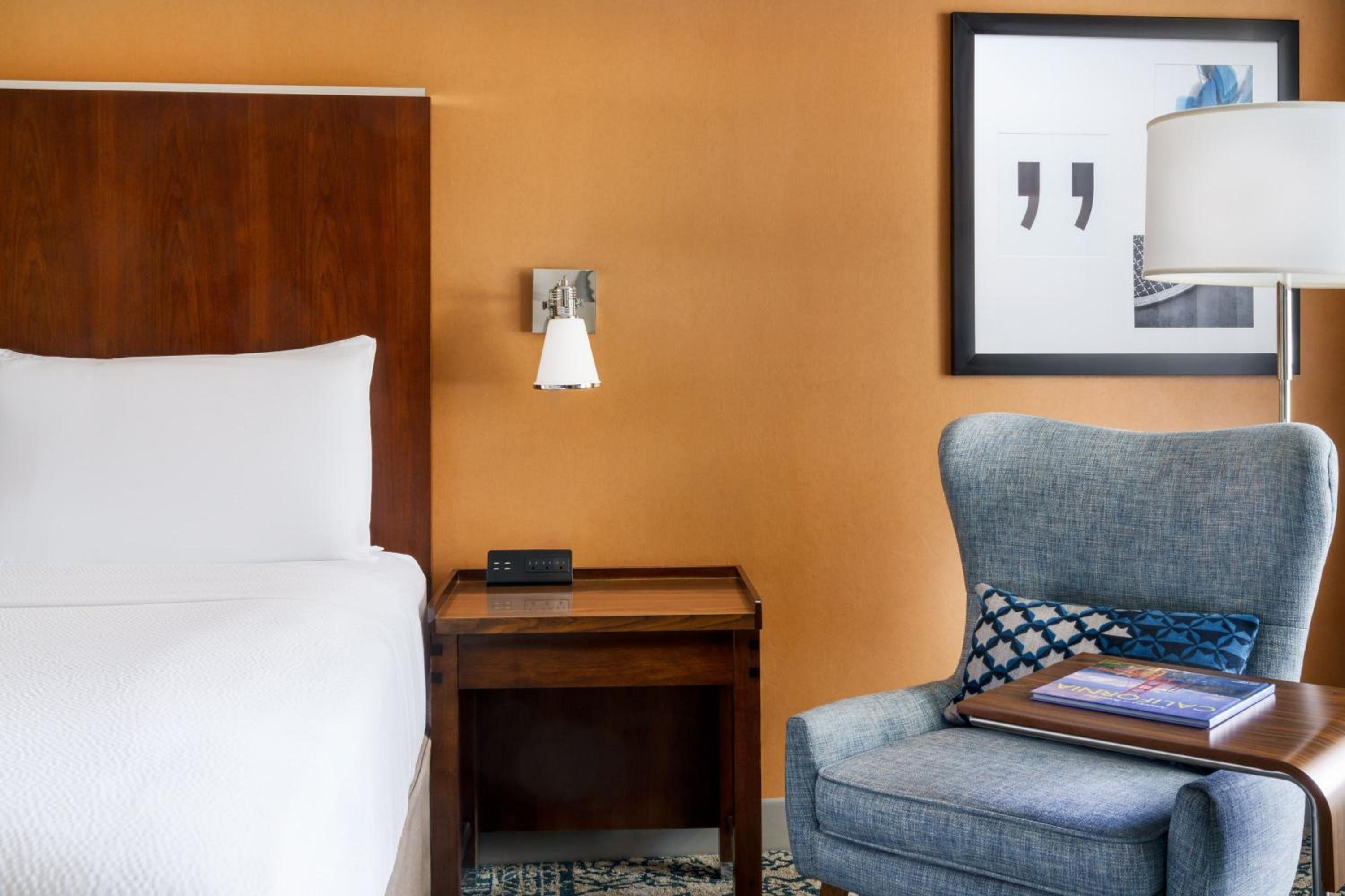 King Room - Non-Smoking - Photo 2