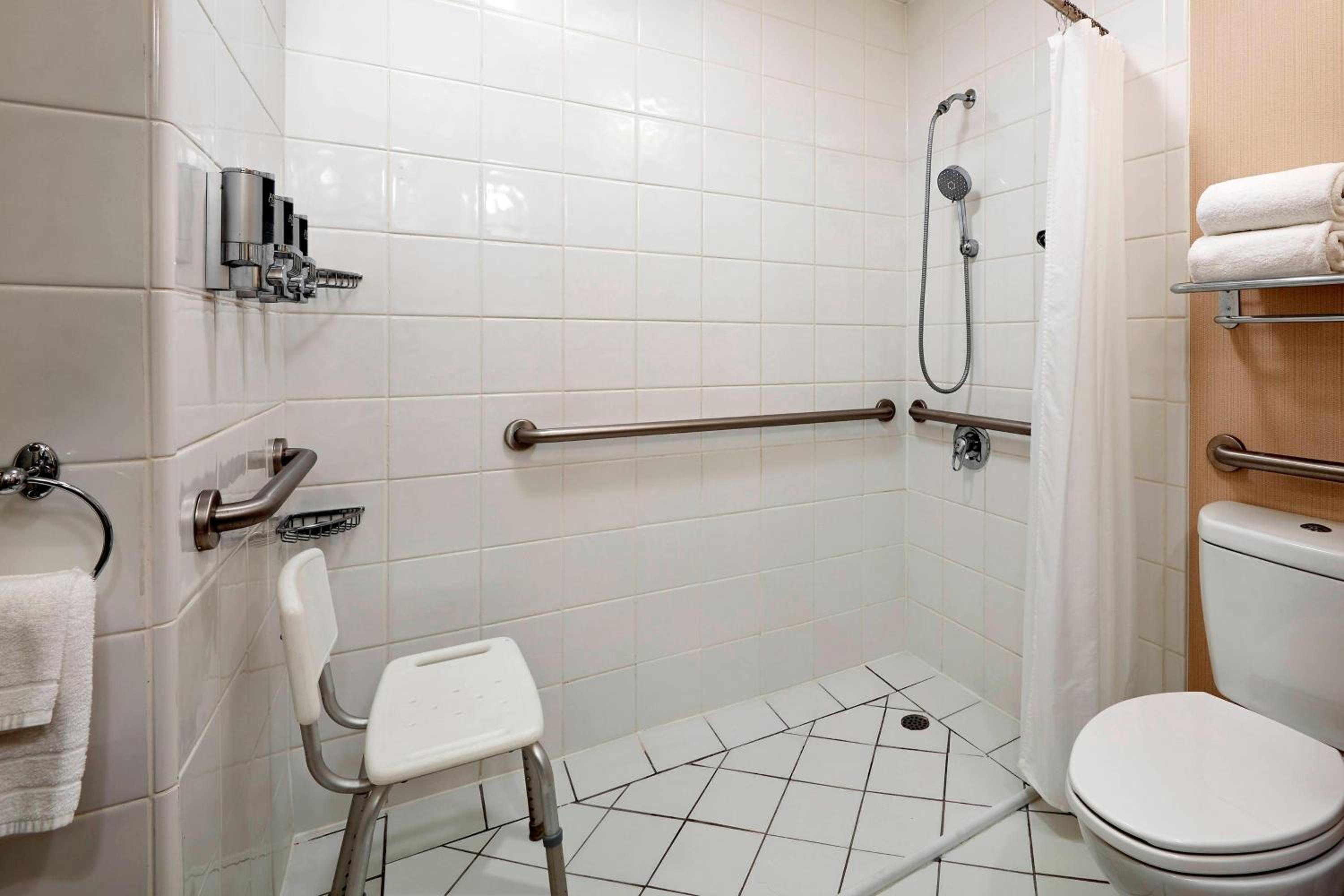 Queen Room with Two Queen Beds and Roll-in Shower - Mobility and Hearing Accessible - Photo 3