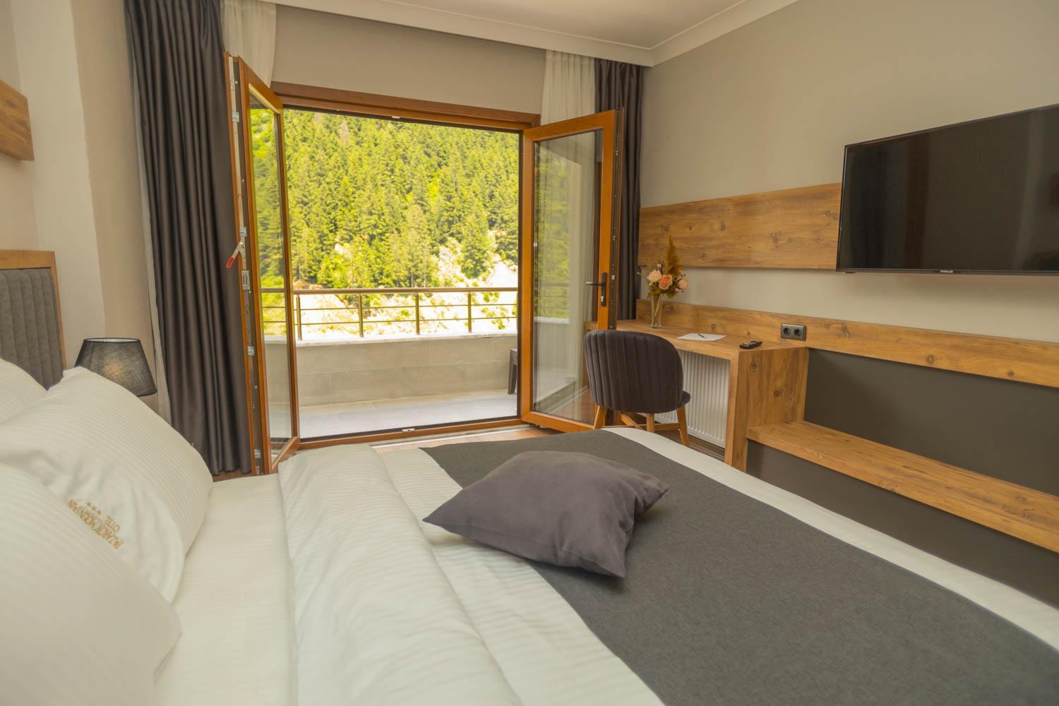 Double Room with Balcony - Photo 4