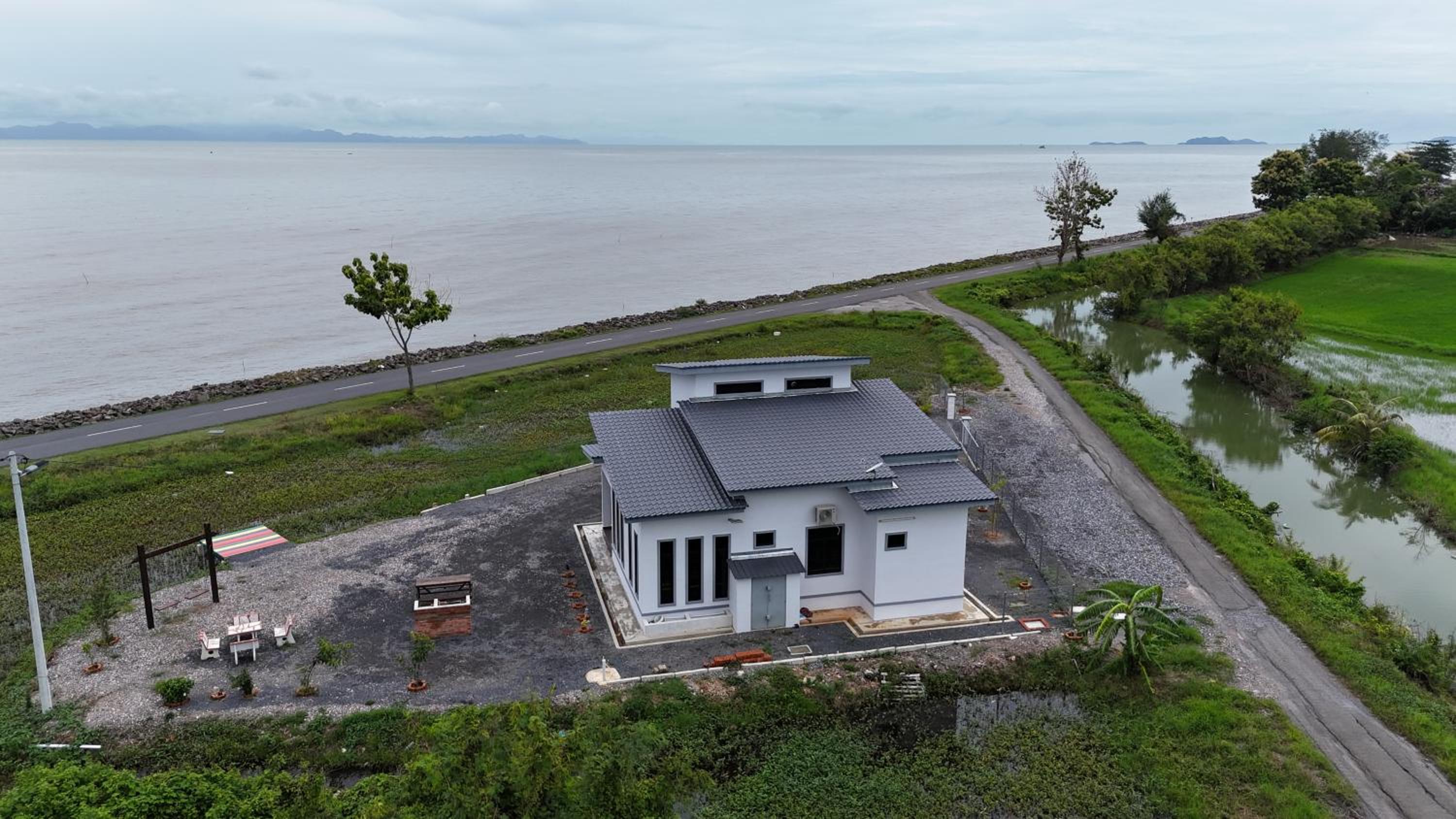 Four-Bedroom House photo 2