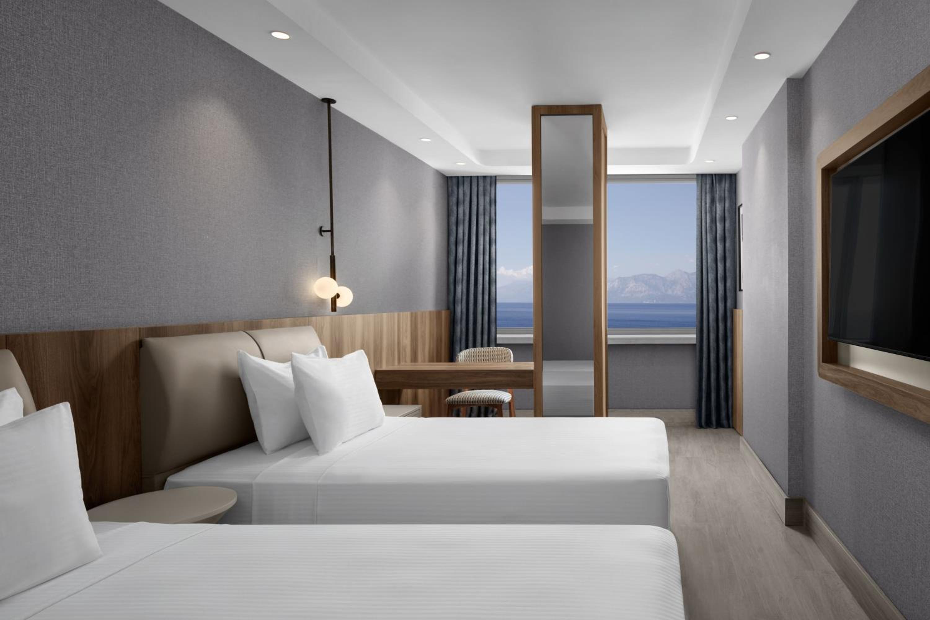 Standard Twin Room with Sea View thumbnail 5