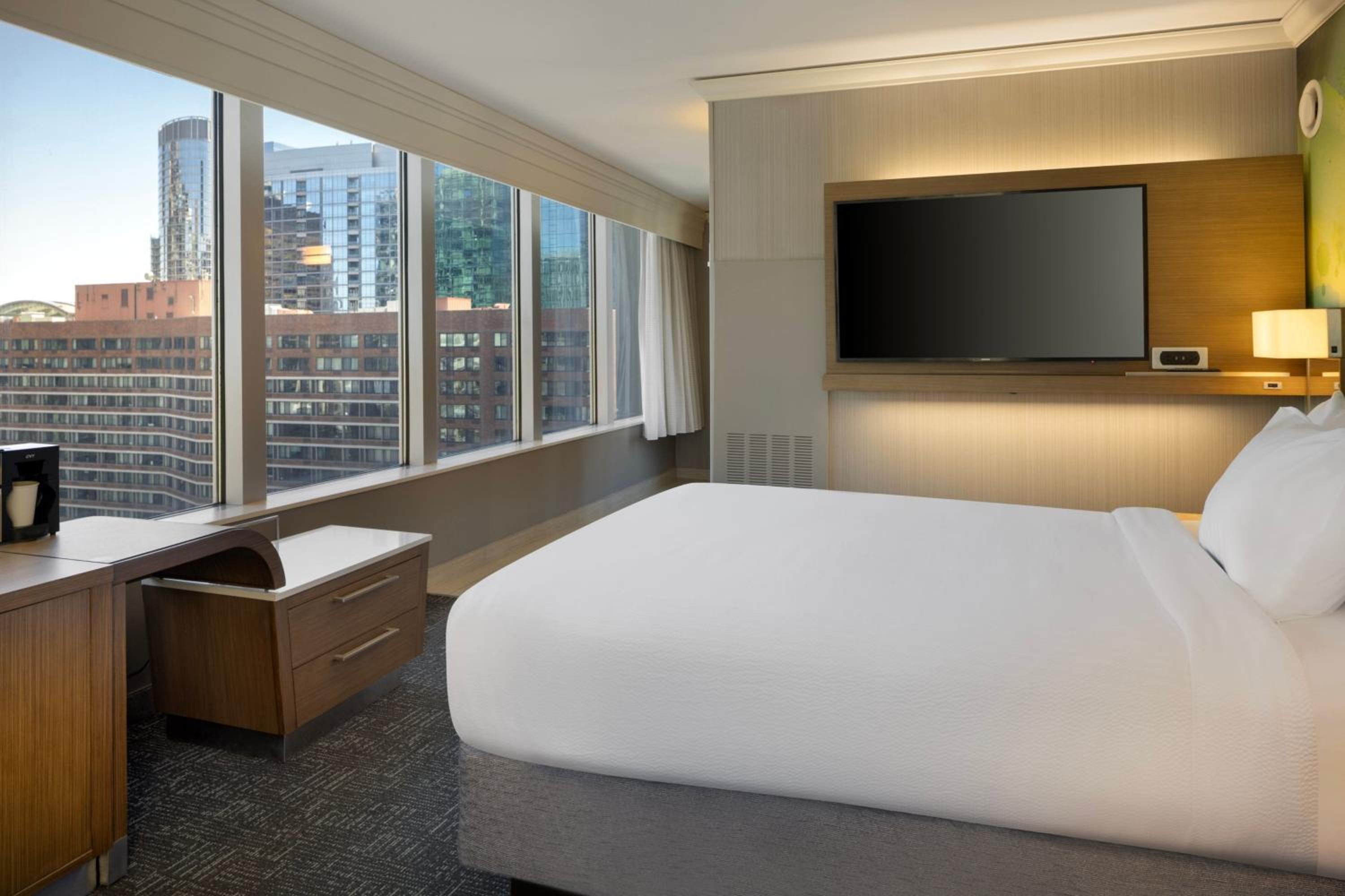 Queen Room with City View